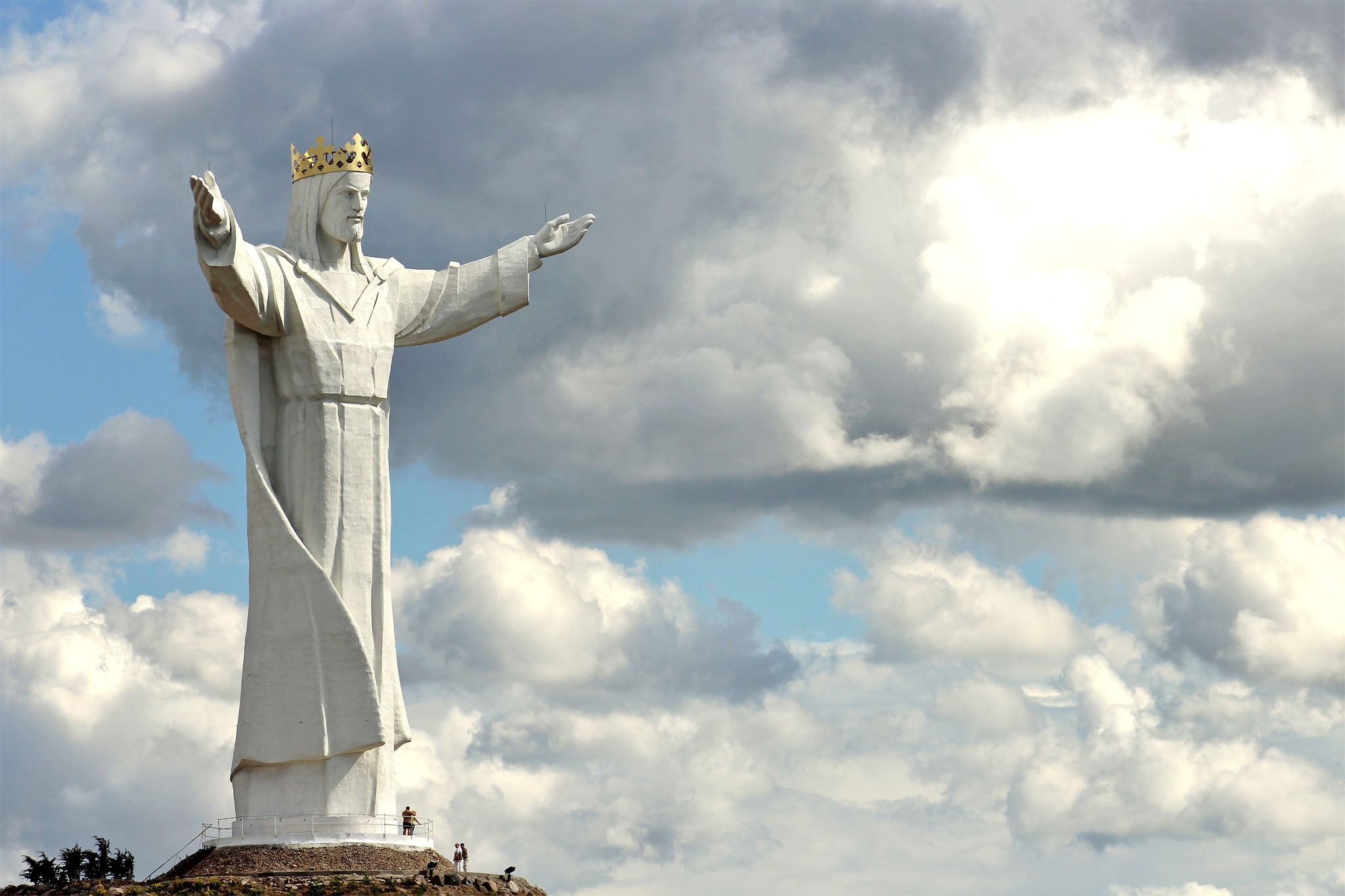 11-fascinating-facts-about-christ-the-king-statue