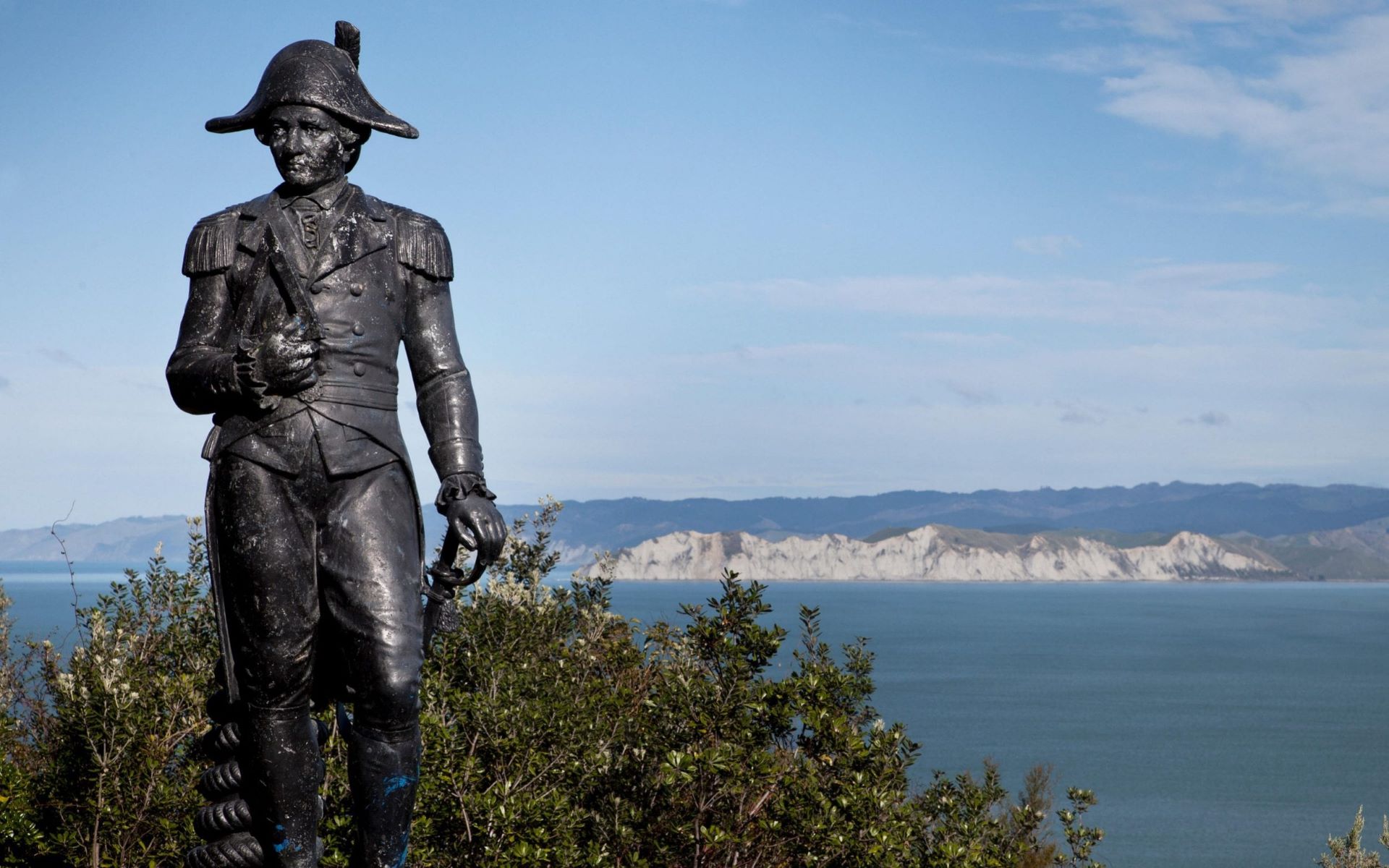 11-fascinating-facts-about-the-captain-cook-statue