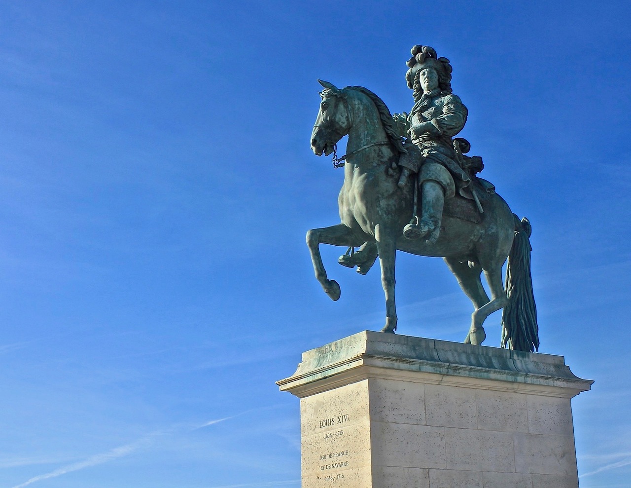 11-fascinating-facts-about-the-king-of-france-statue