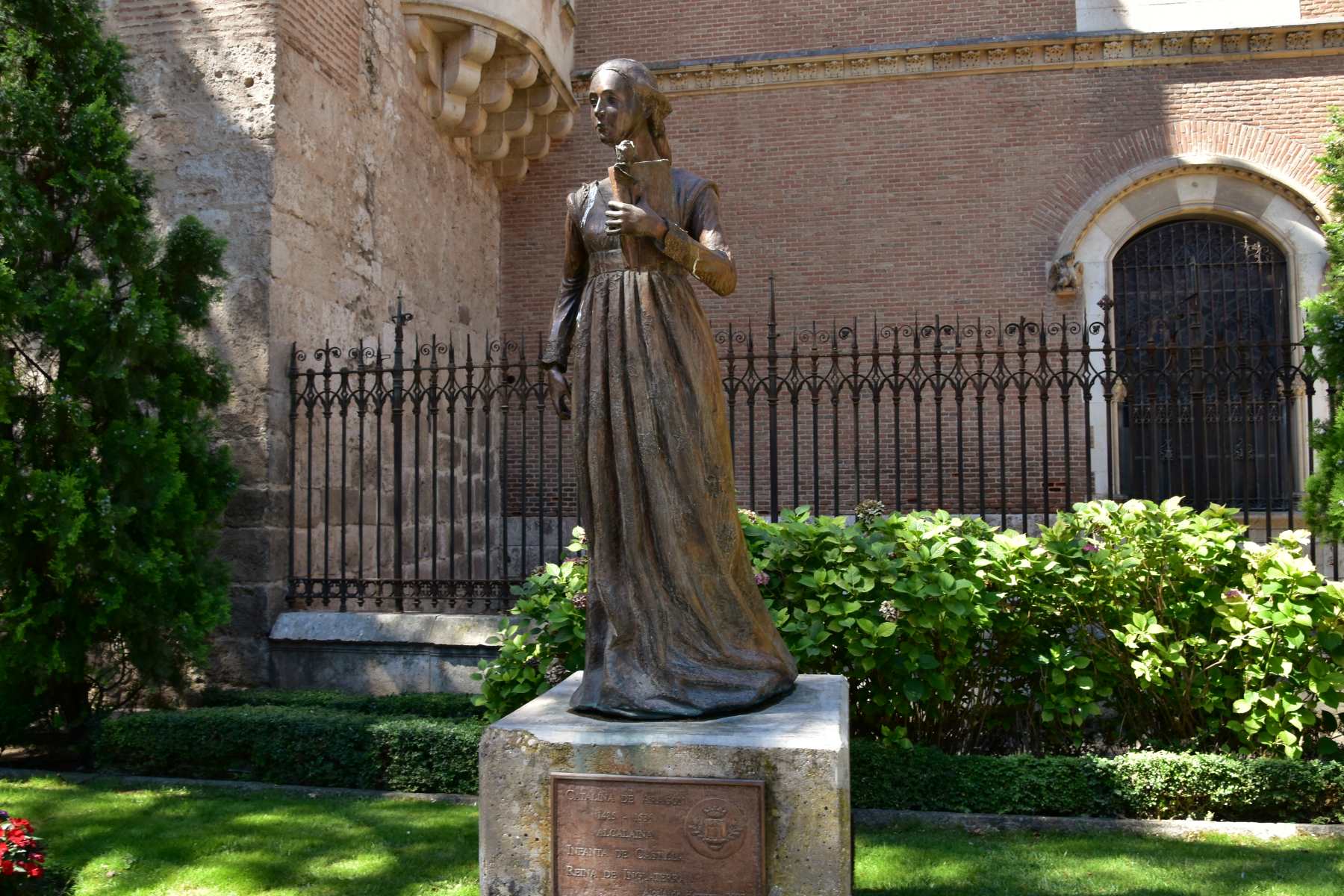 11-mind-blowing-facts-about-the-catherine-of-aragon-statue