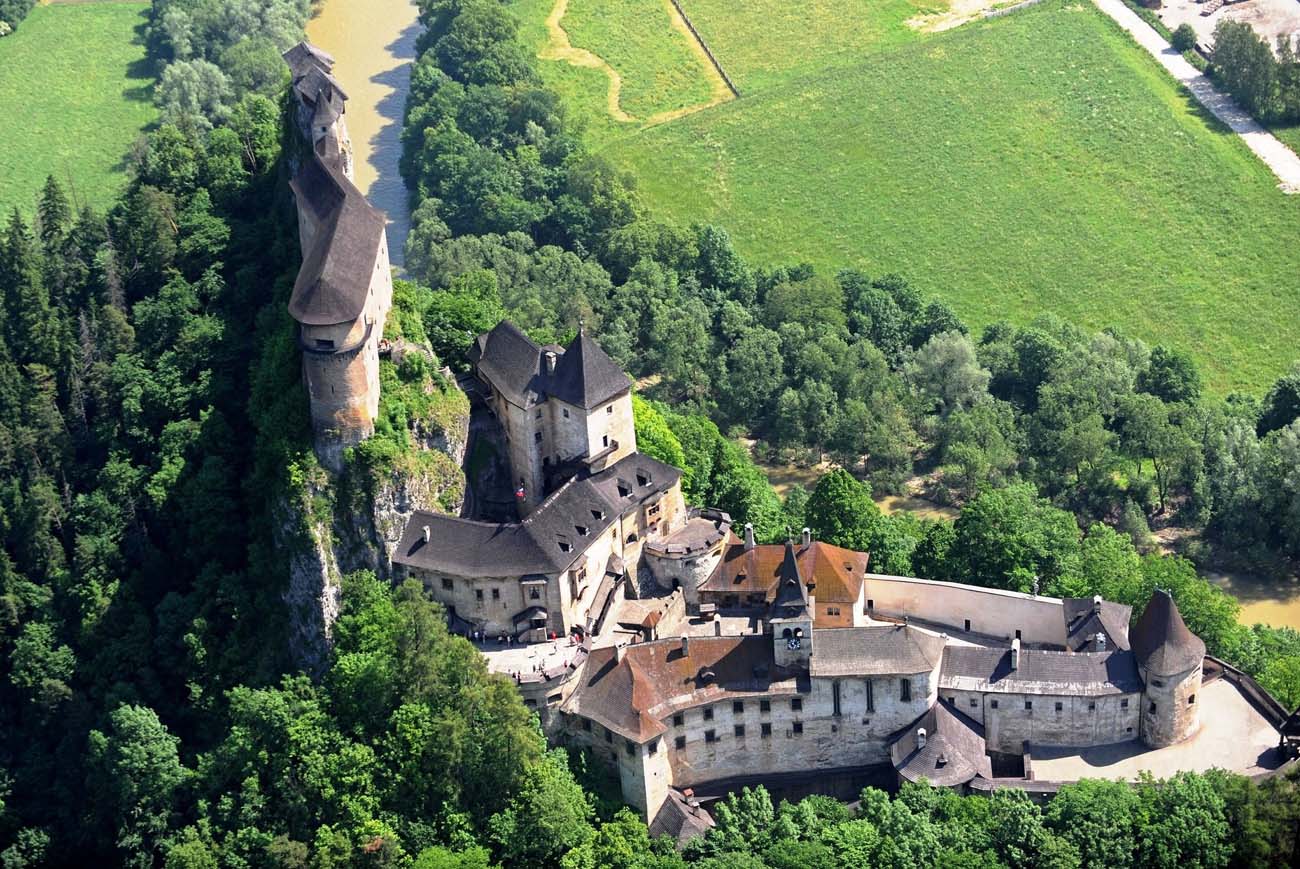 11-unbelievable-facts-about-orava-castle