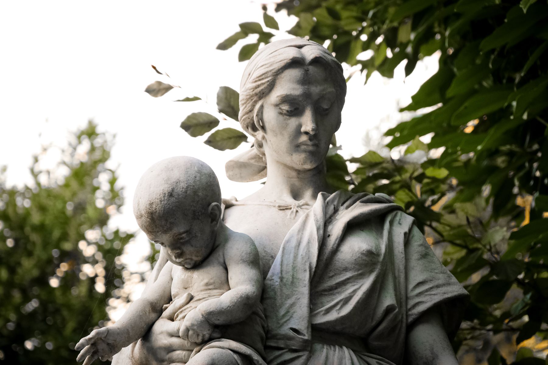 12-astonishing-facts-about-the-mother-and-child-statue