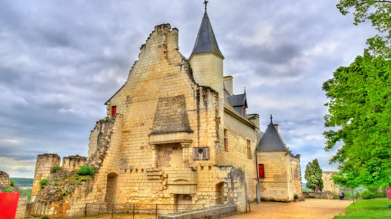 12-extraordinary-facts-about-chateau-de-chinon