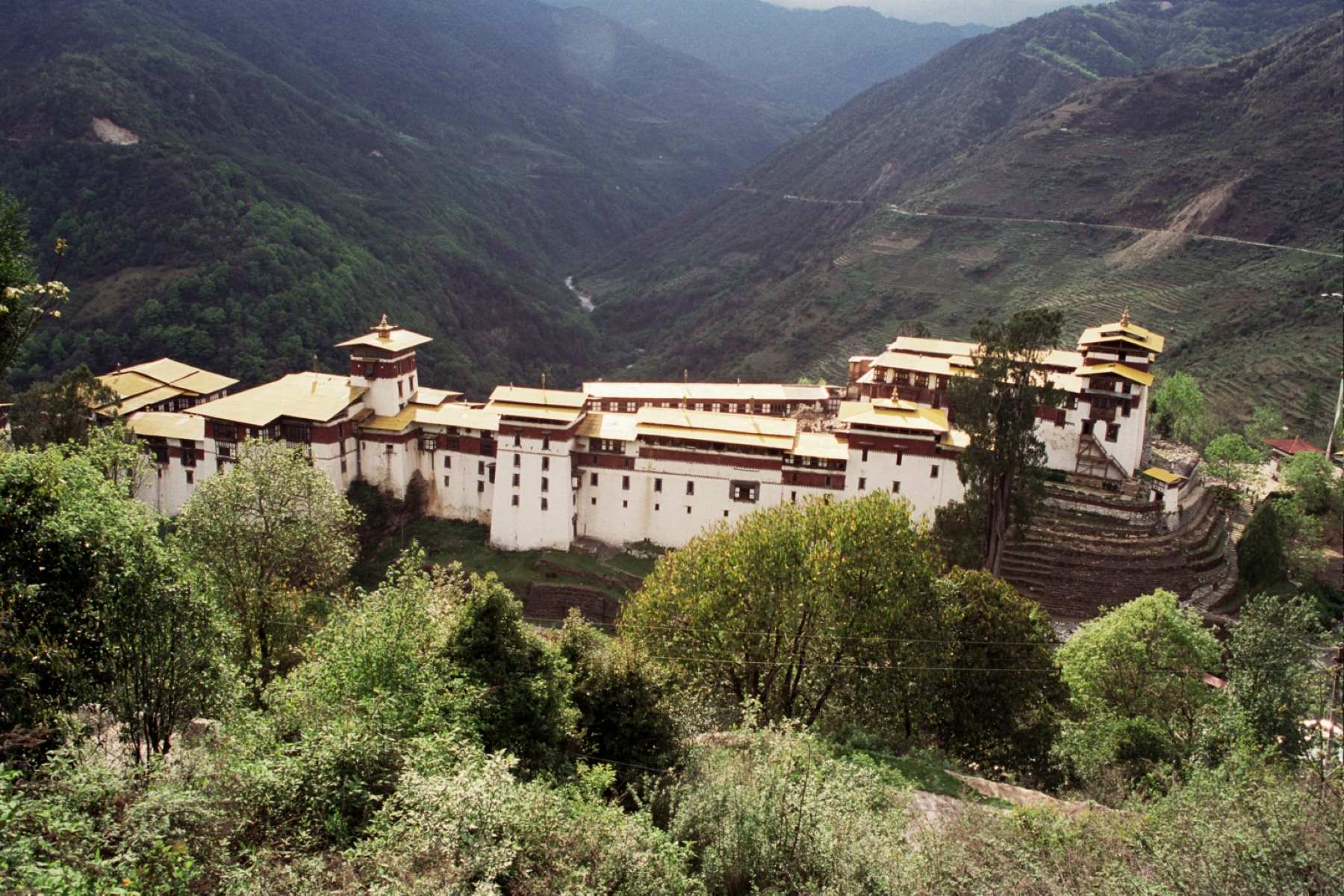 12-extraordinary-facts-about-trongsa-dzong-with-monastic-sections