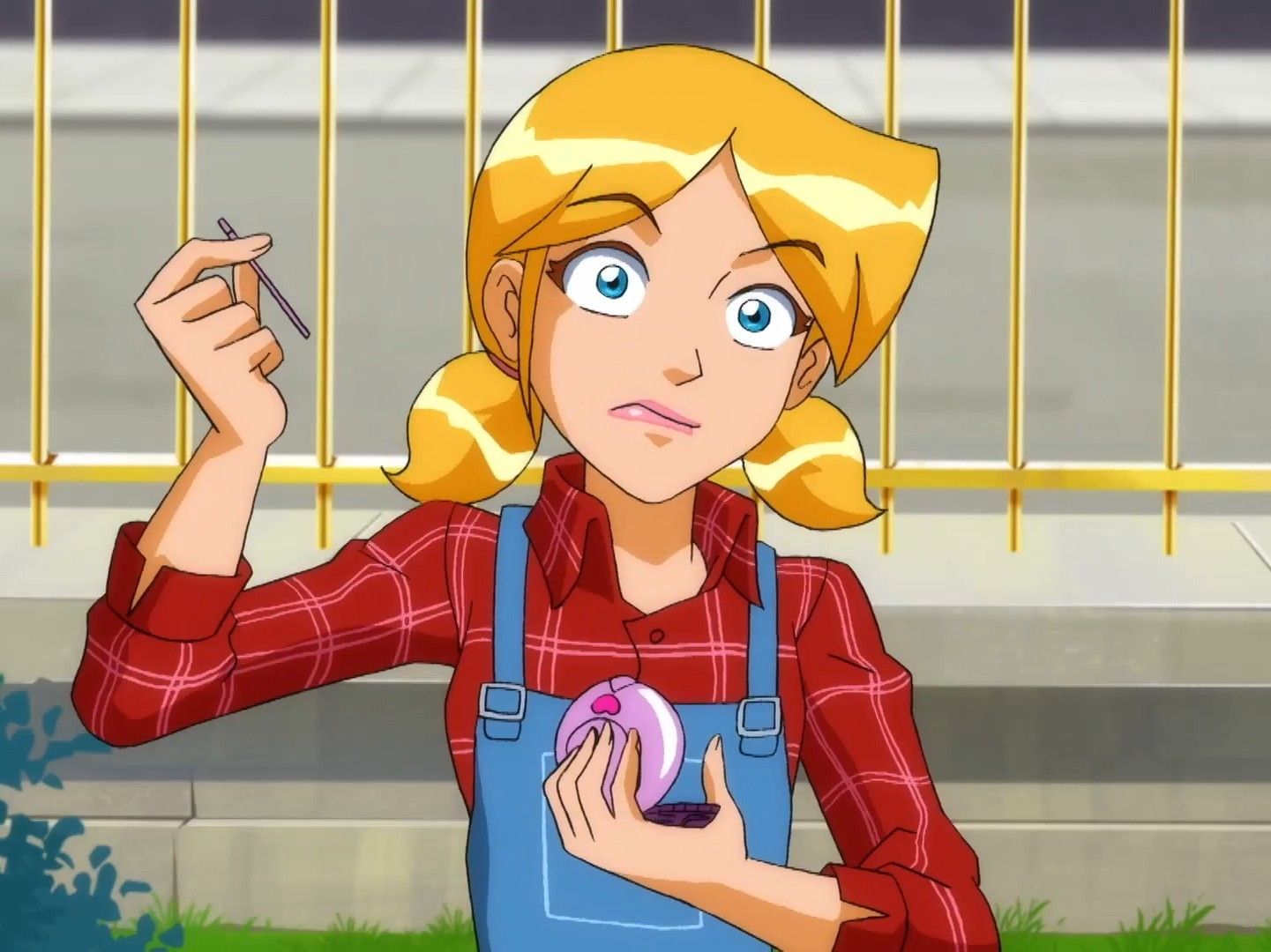 12-facts-about-clover-totally-spies