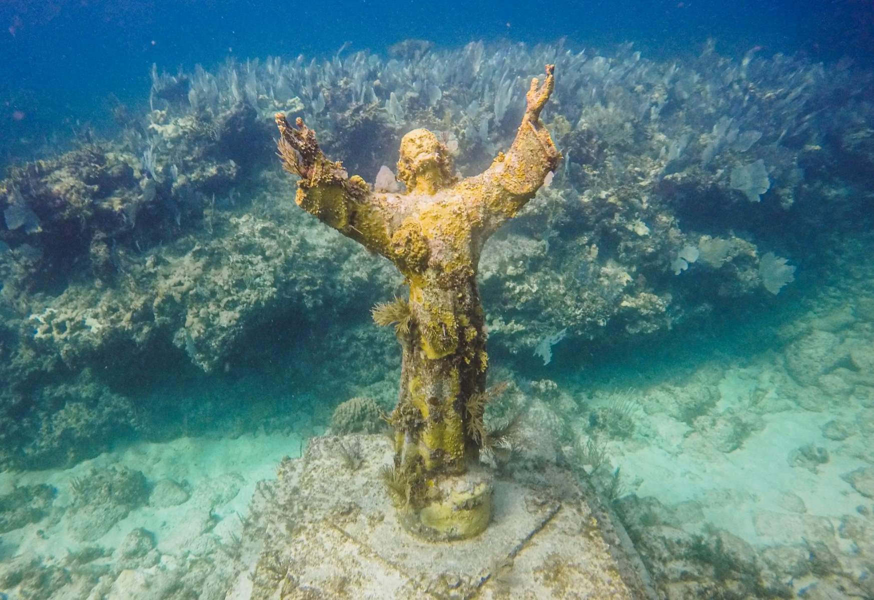 13-astonishing-facts-about-the-christ-of-the-abyss
