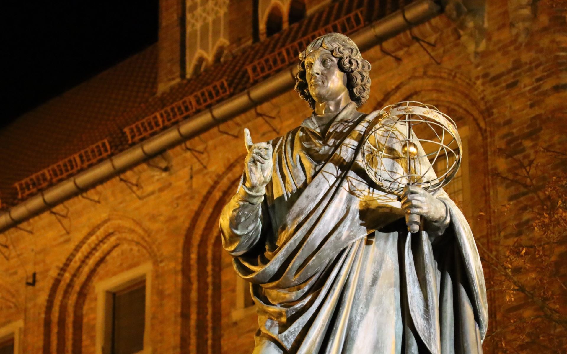 13-captivating-facts-about-the-copernicus-statue