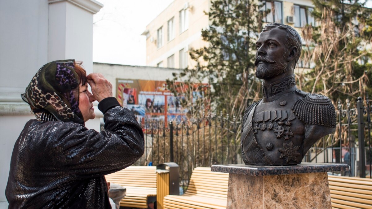 13-captivating-facts-about-the-czar-of-russia-statue