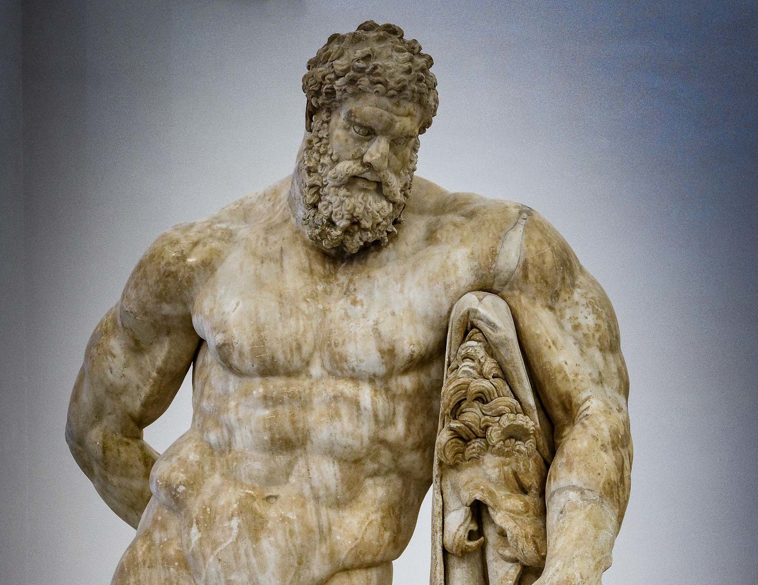 13-extraordinary-facts-about-the-hercules-statue