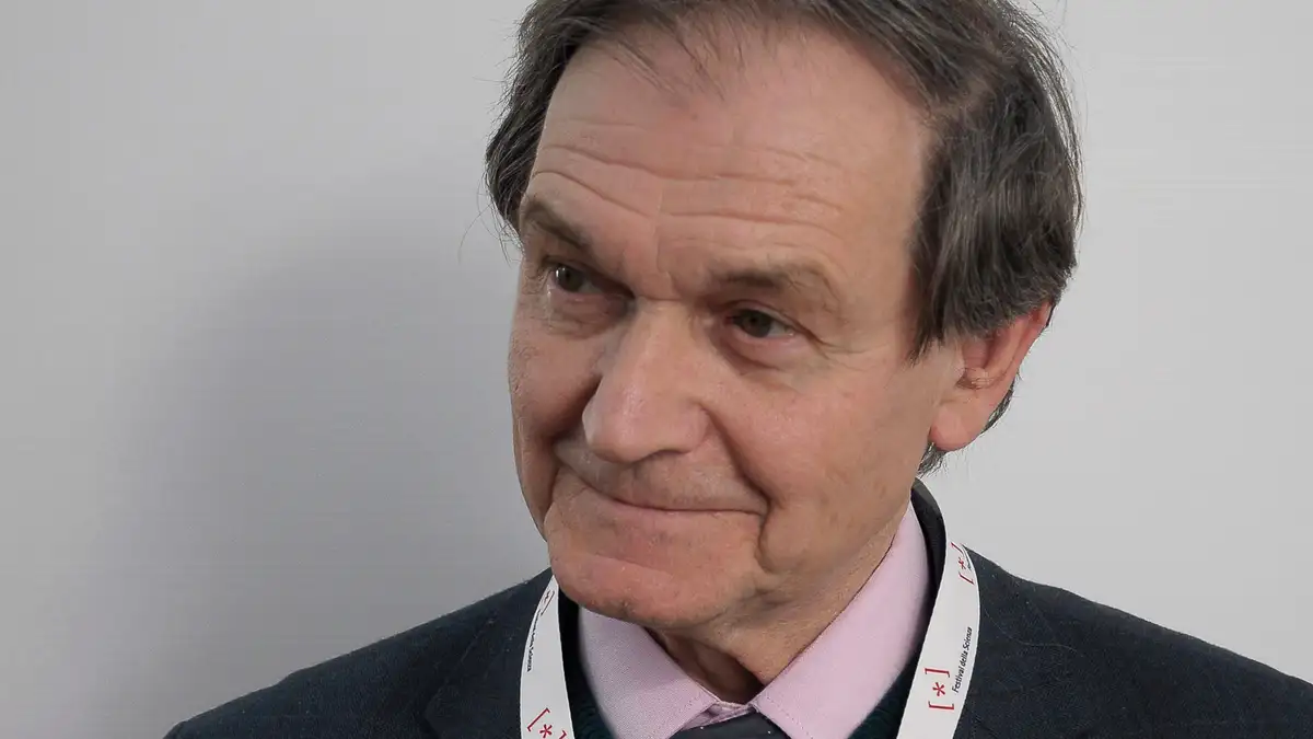 14-astounding-facts-about-roger-penrose