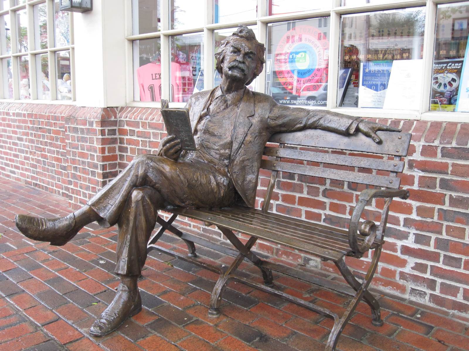 14-enigmatic-facts-about-the-mark-twain-statue