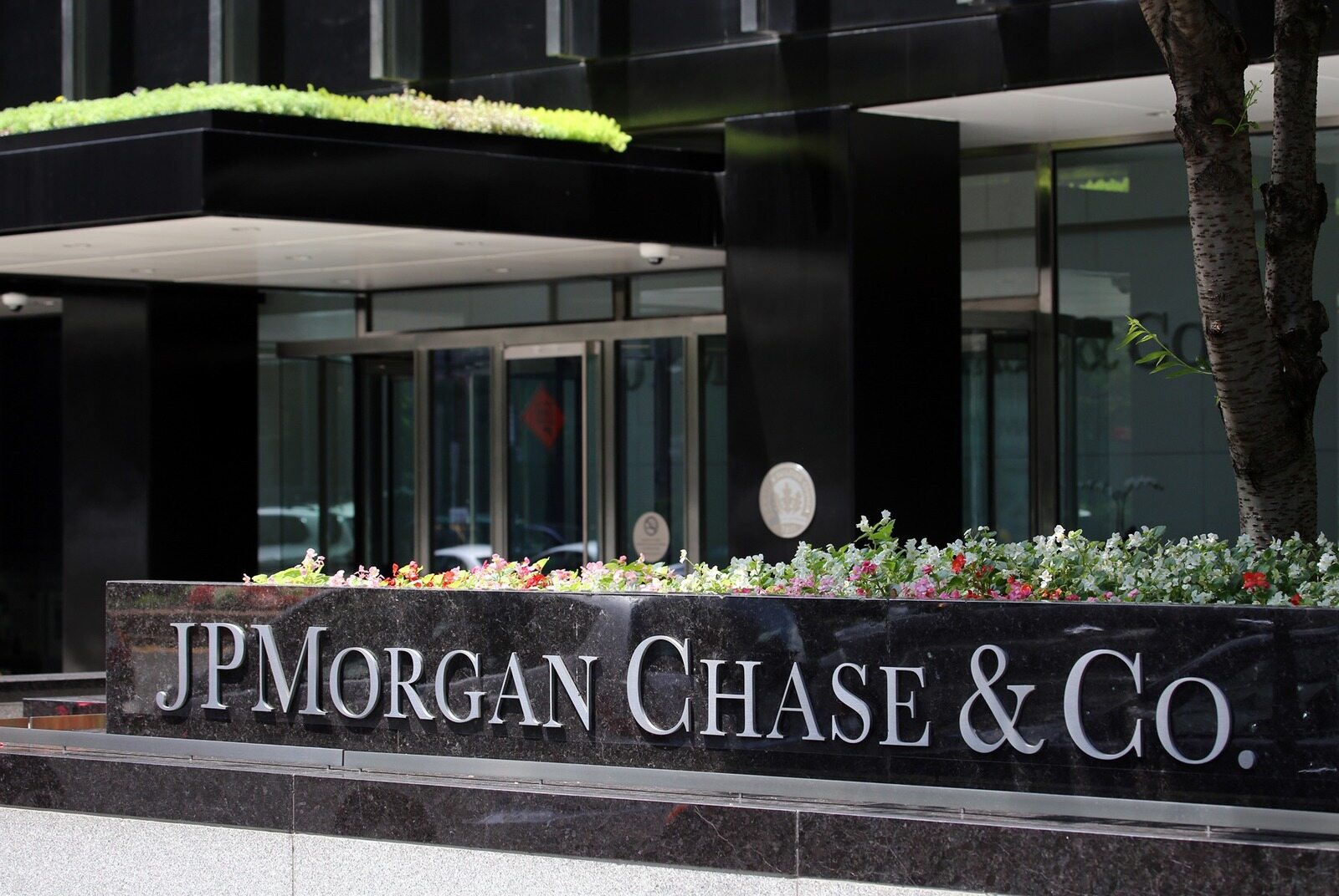 14-extraordinary-facts-about-jpmorgan-chase-co