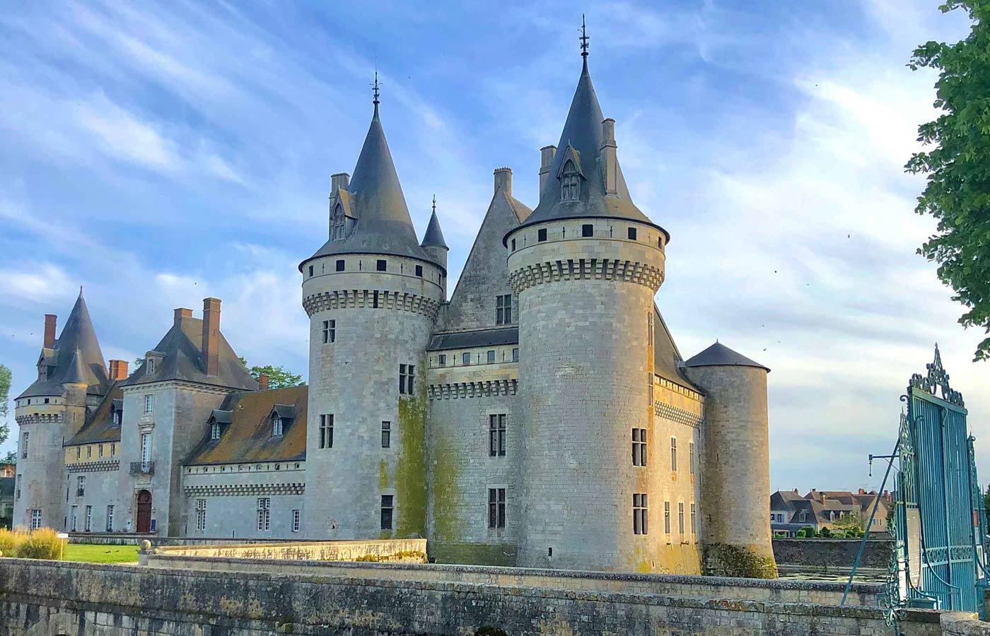 14-intriguing-facts-about-chateau-de-sully-sur-loire