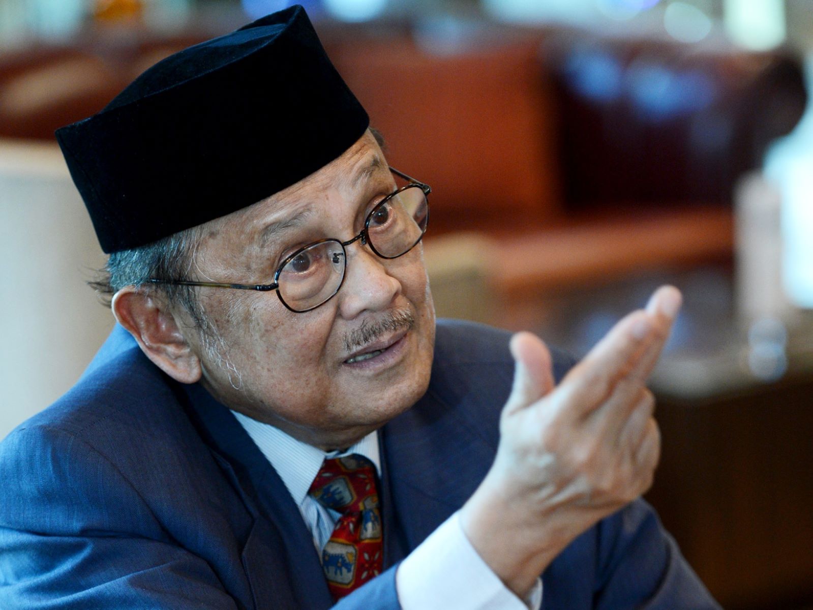 14-mind-blowing-facts-about-b-j-habibie