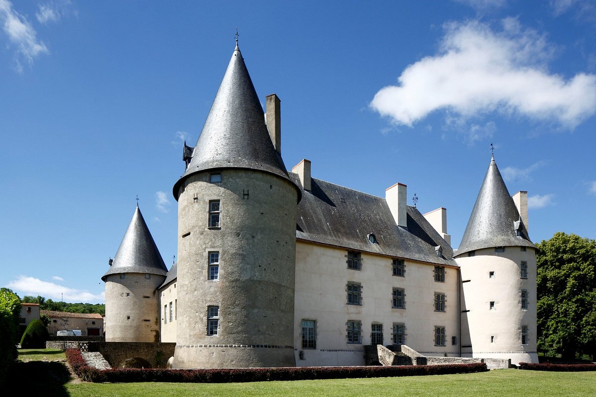 14-mind-blowing-facts-about-chateau-de-villeneuve-lembron