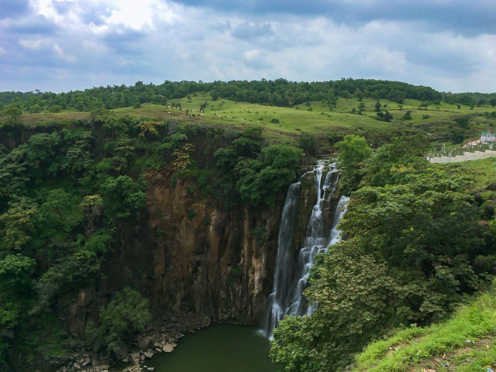 14-surprising-facts-about-patalpani-waterfall