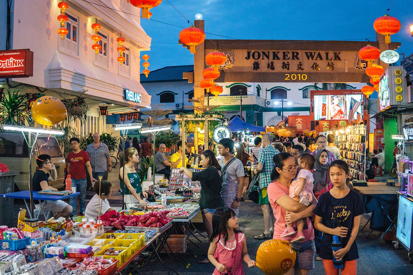 14 Unbelievable Facts About Jonker Street Night Market (Malacca ...