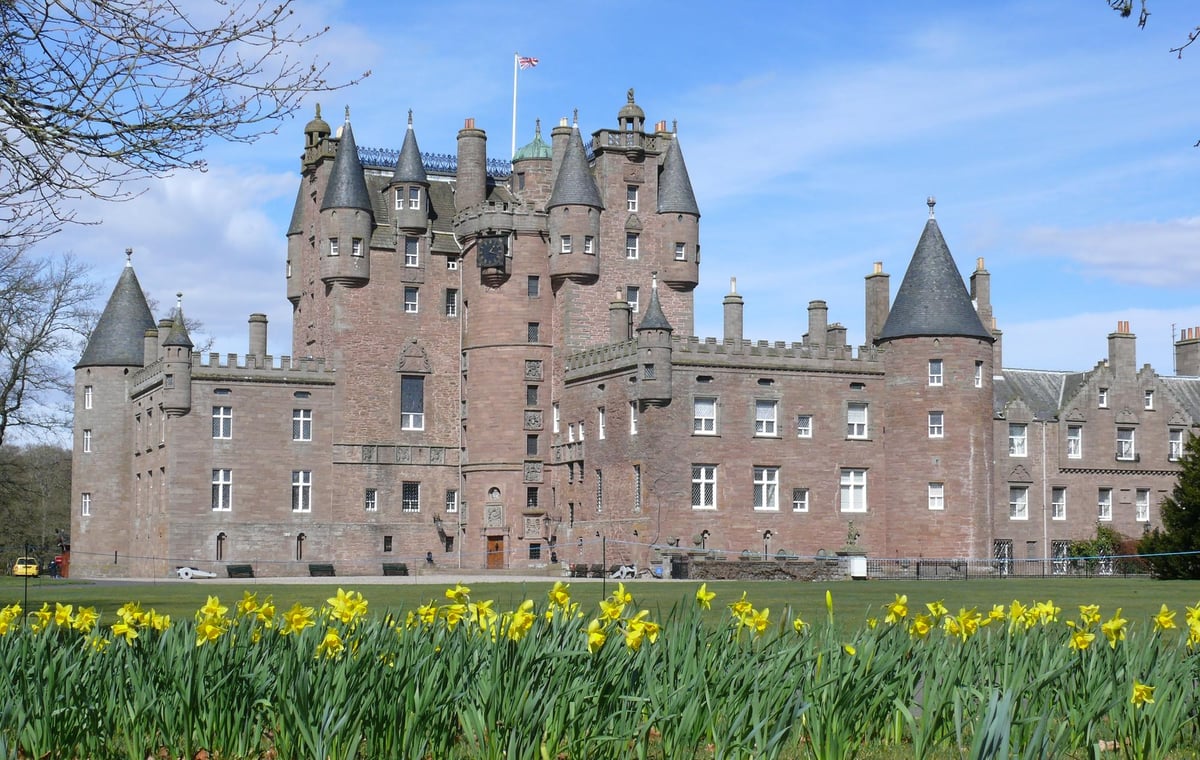 15-astounding-facts-about-glamis-castle