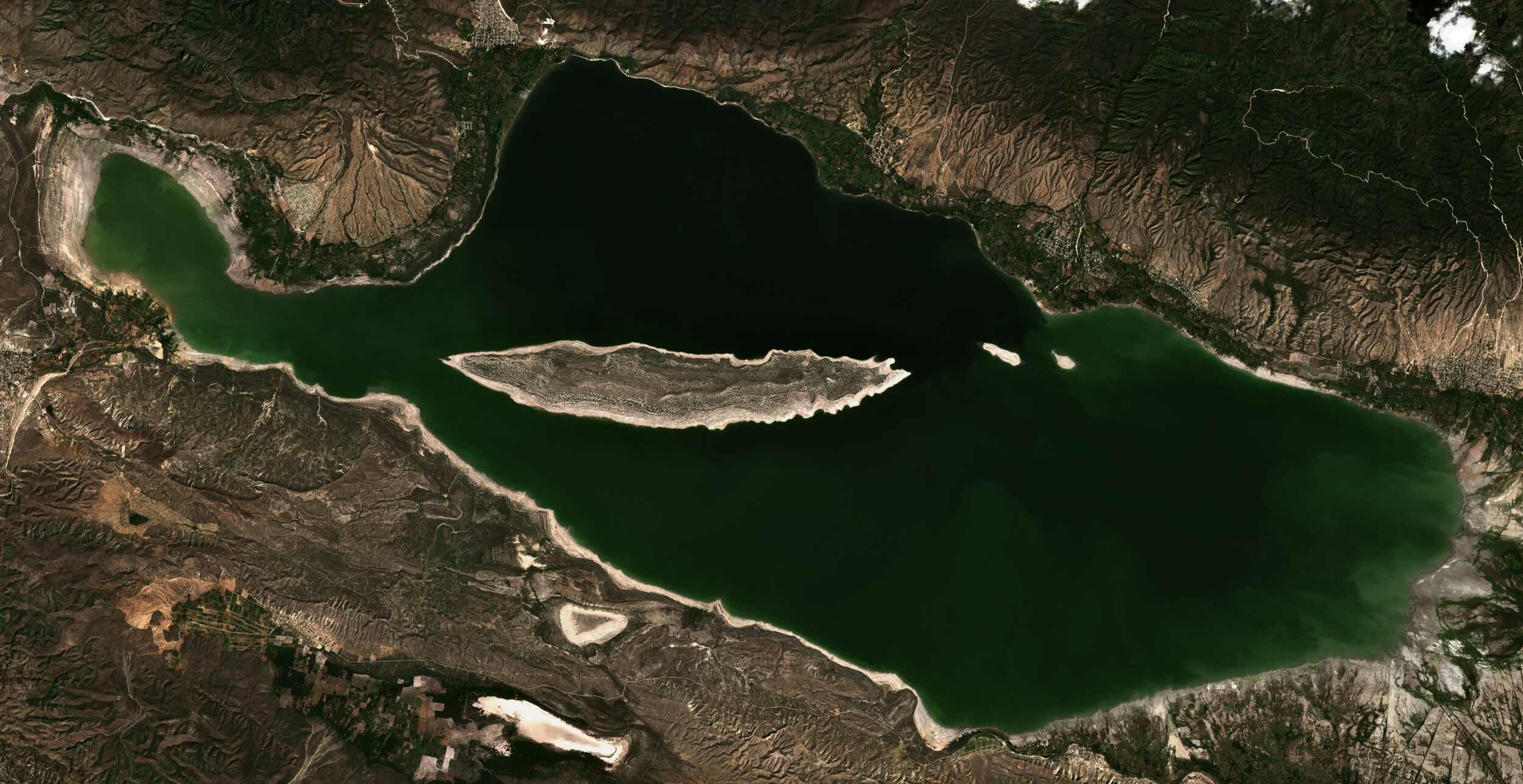 15-astounding-facts-about-lake-enriquillo