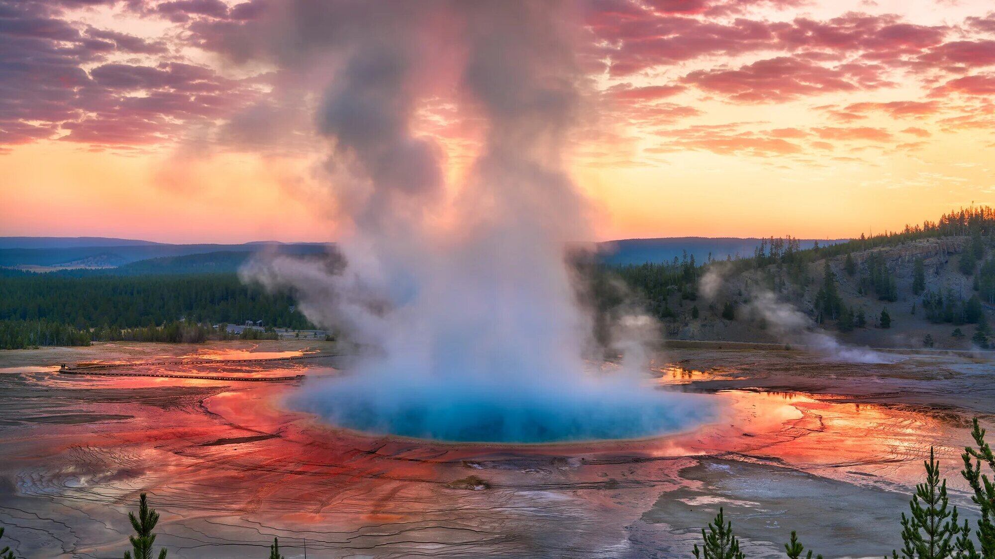 15 Astounding Facts About Yellowstone Lake