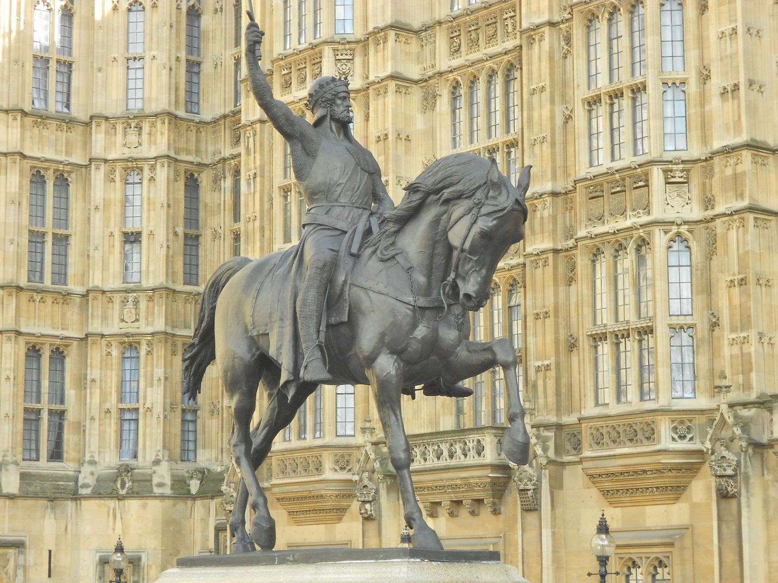 15-captivating-facts-about-the-richard-the-lionheart-statue