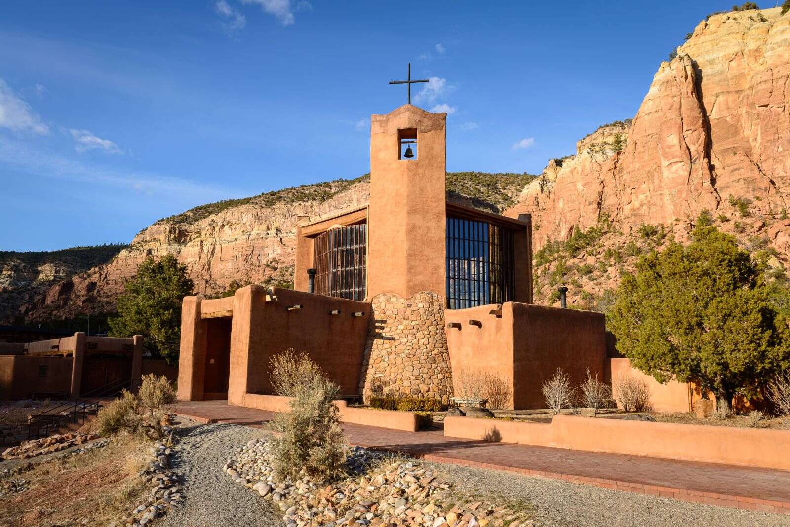15-extraordinary-facts-about-christ-in-the-desert-monastery