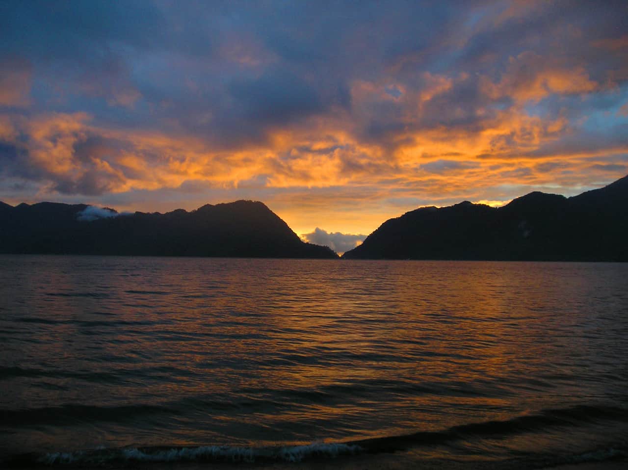 15-extraordinary-facts-about-maninjau-lake