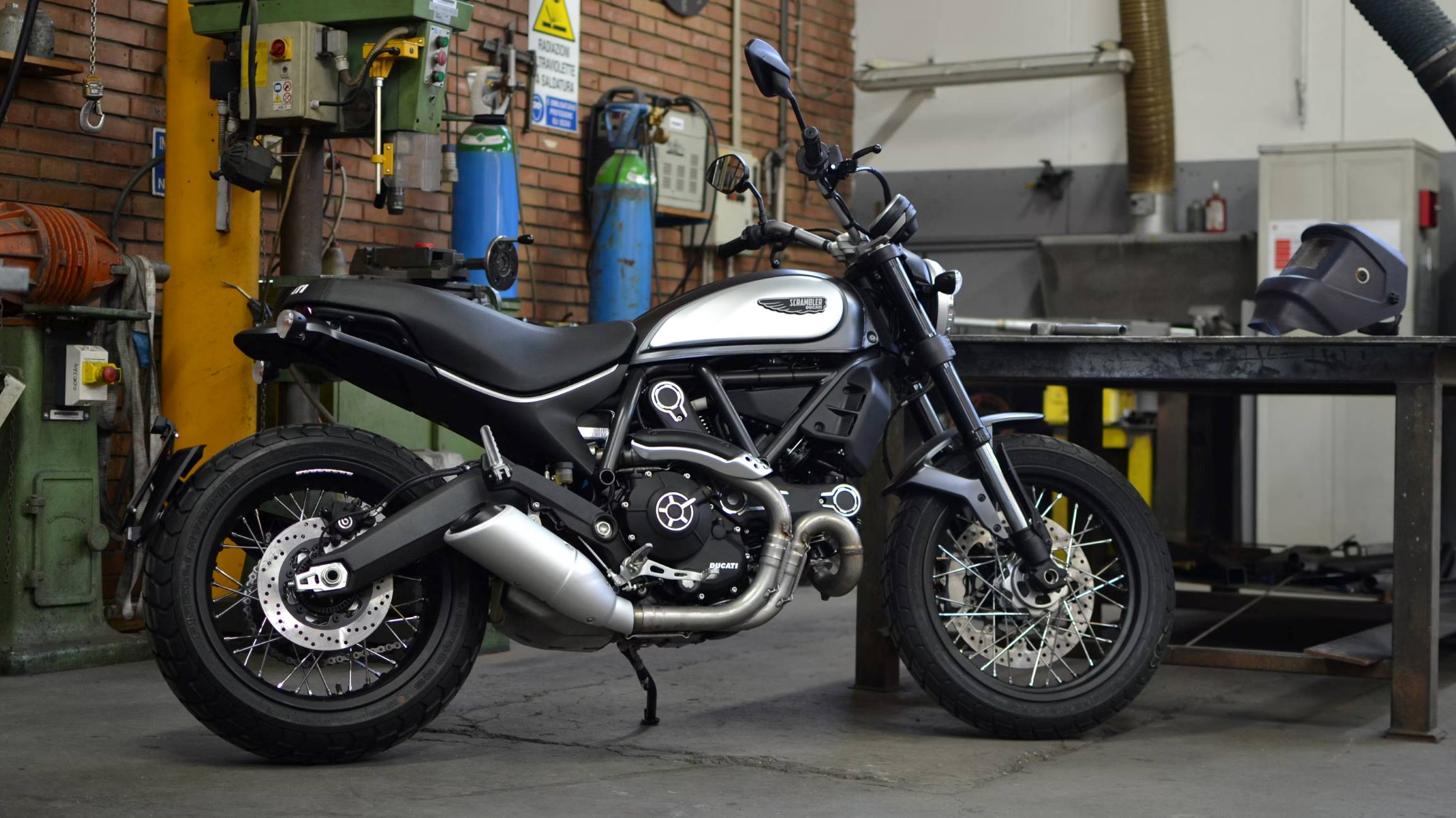 15-intriguing-facts-about-ducati-scrambler-street-classic