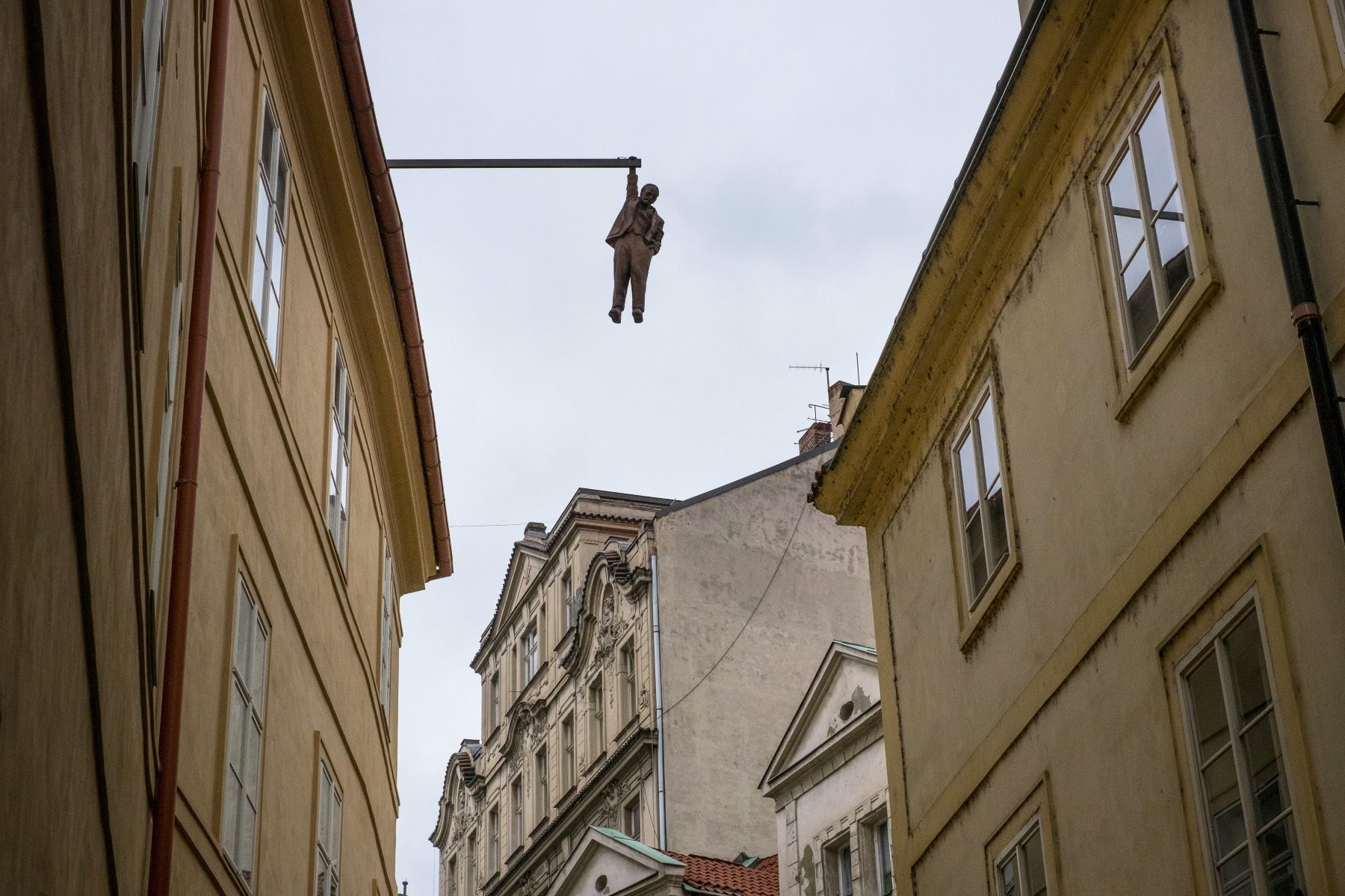 15-surprising-facts-about-the-man-hanging-out