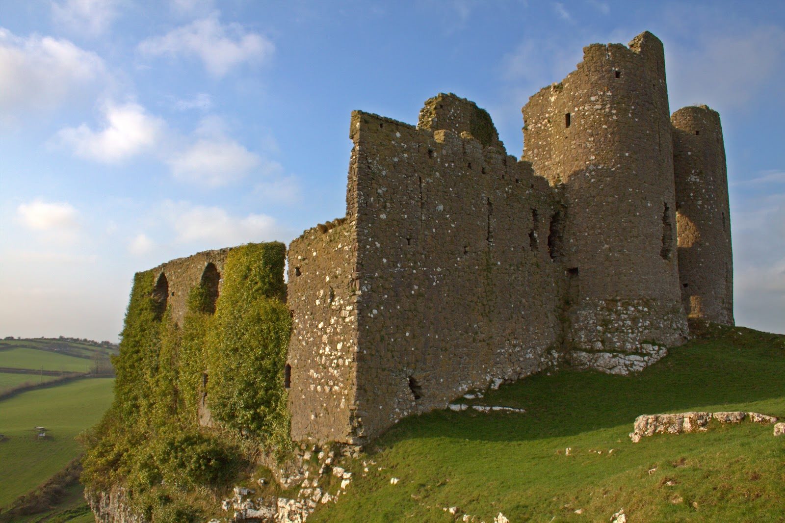 16-extraordinary-facts-about-roche-castle