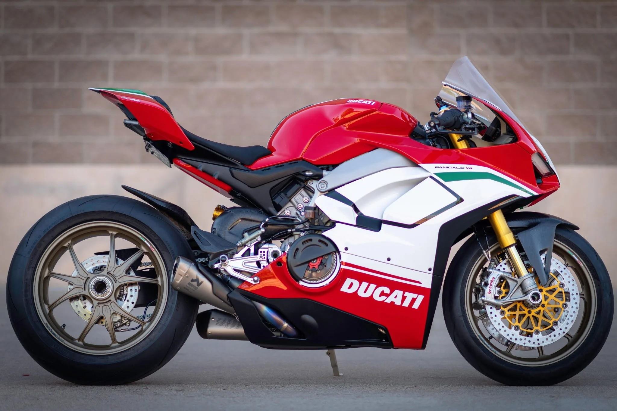 17-captivating-facts-about-ducati-panigale-v4