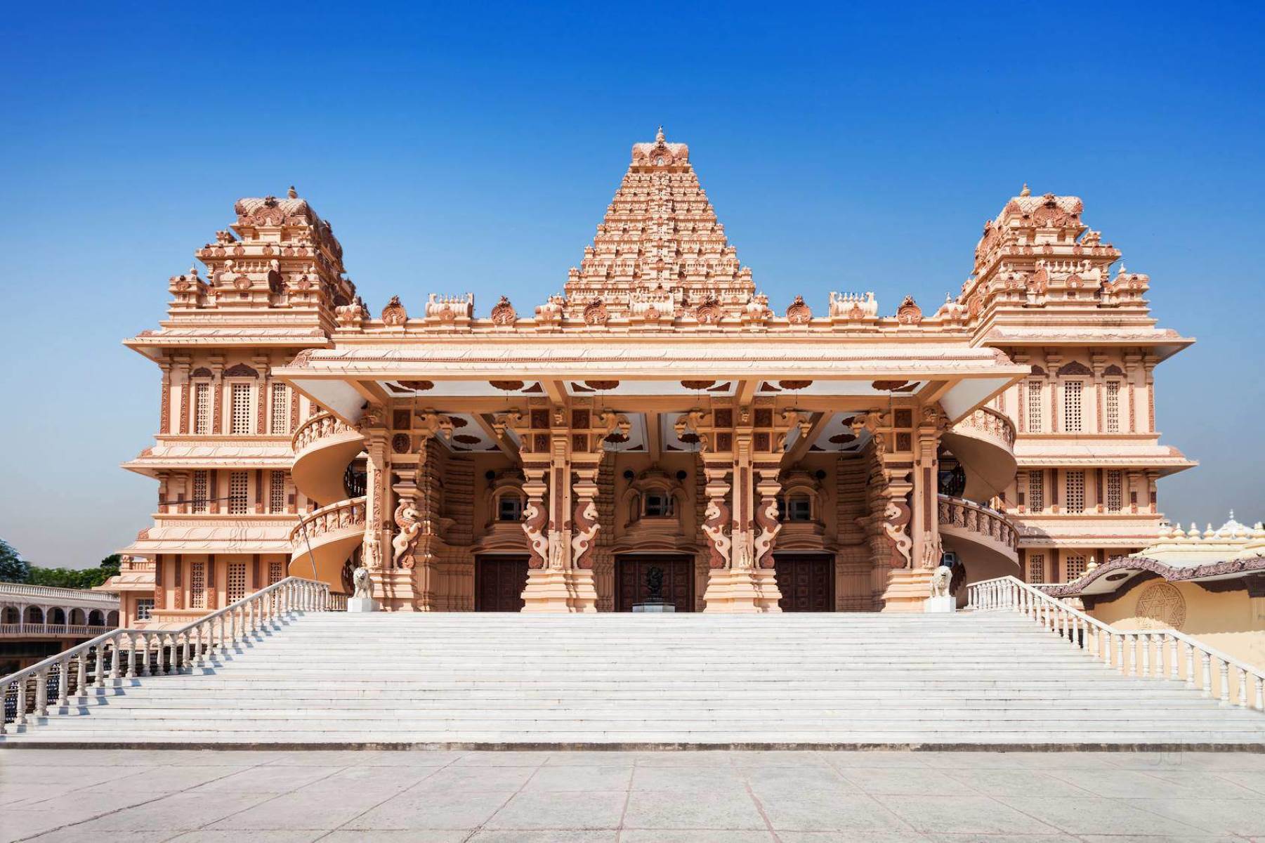 17-extraordinary-facts-about-chhatarpur-temple