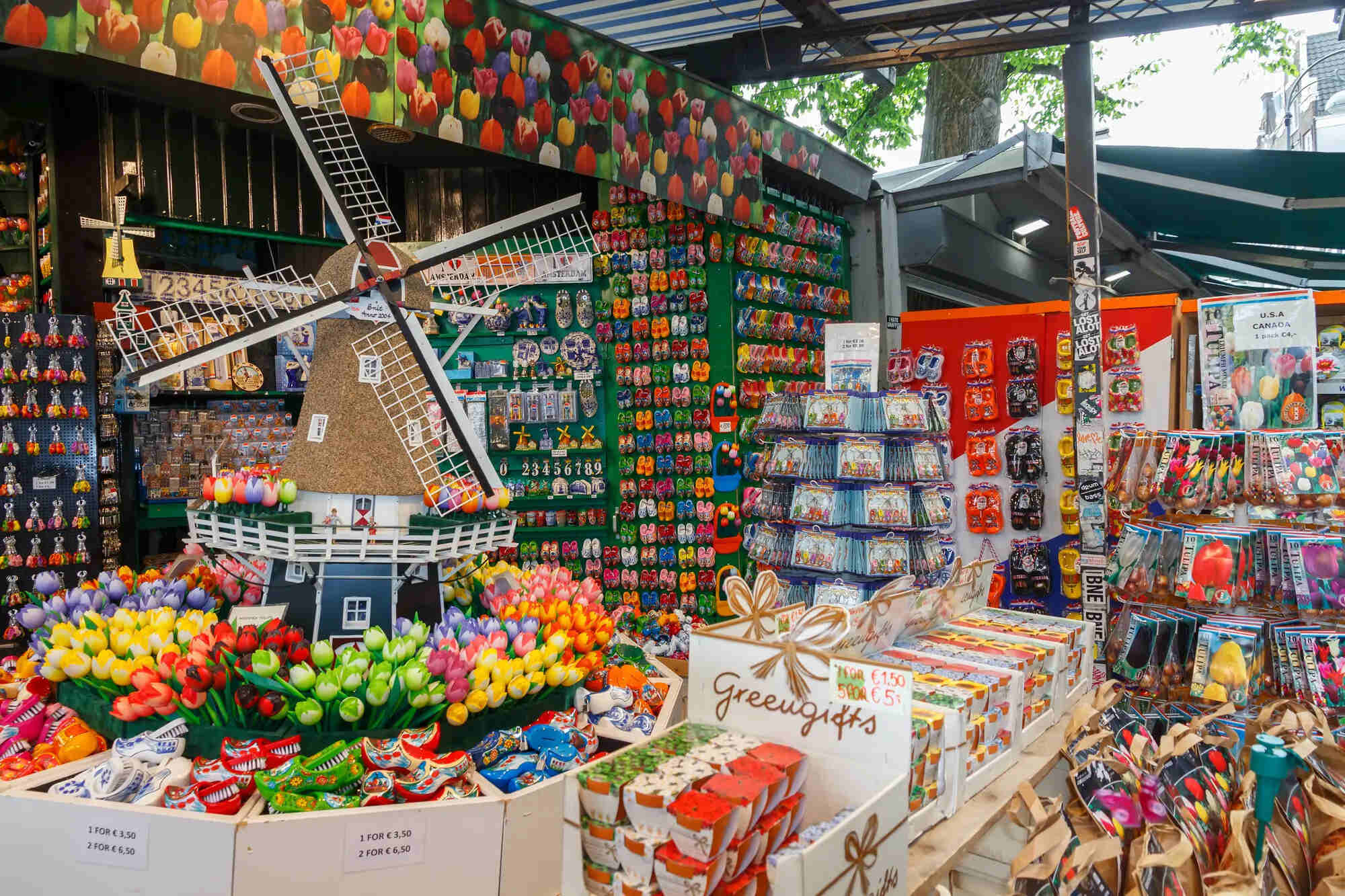 17-surprising-facts-about-bloemenmarkt-amsterdam