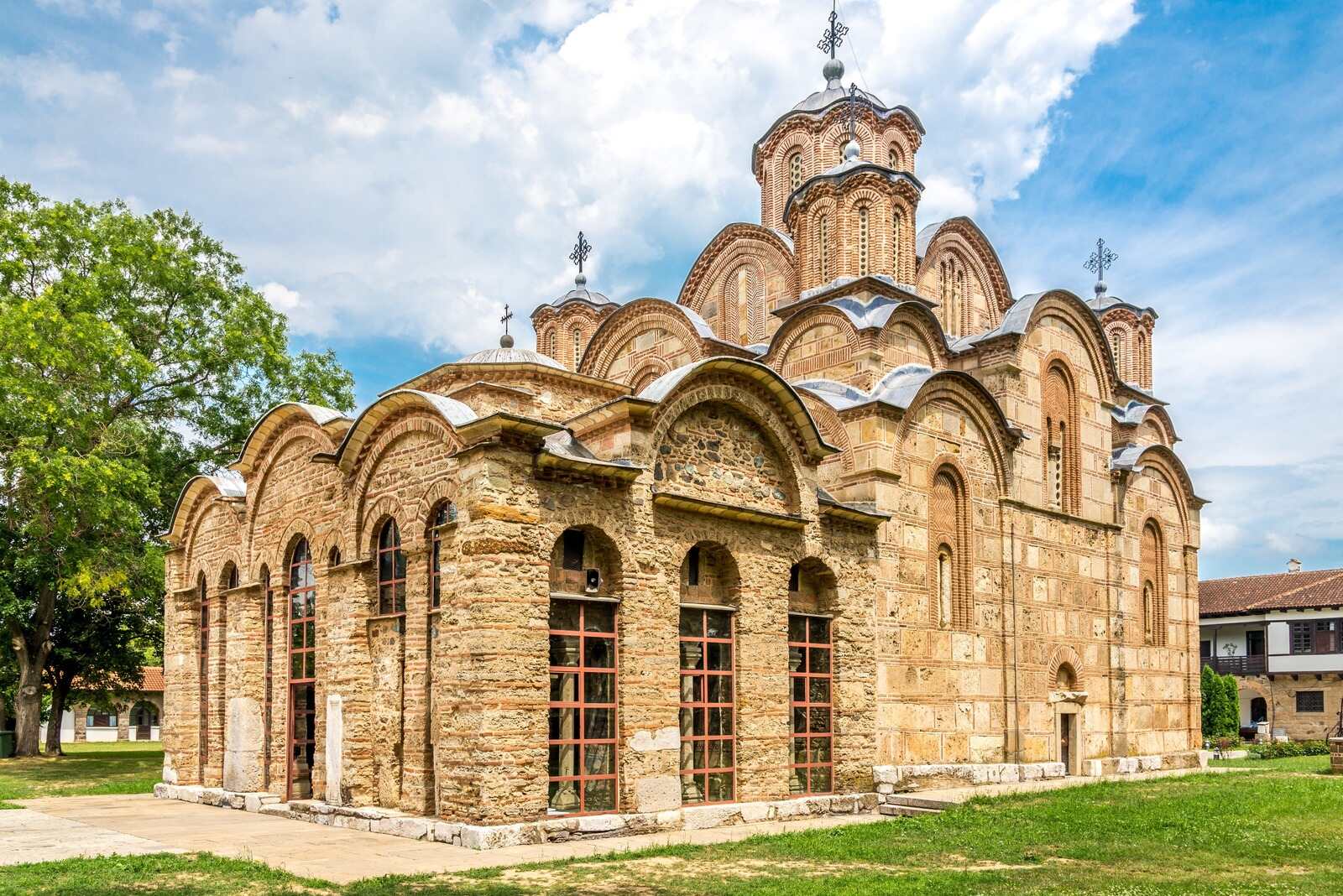 18-astonishing-facts-about-gracanica-monastery