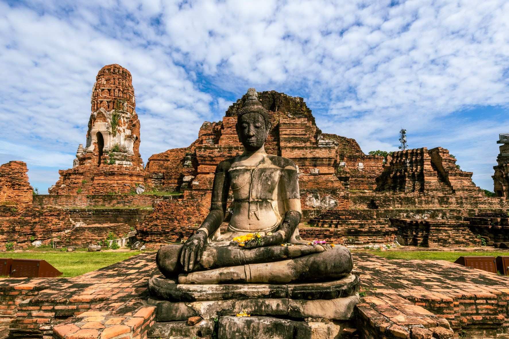 18-enigmatic-facts-about-wat-phra-mahathat