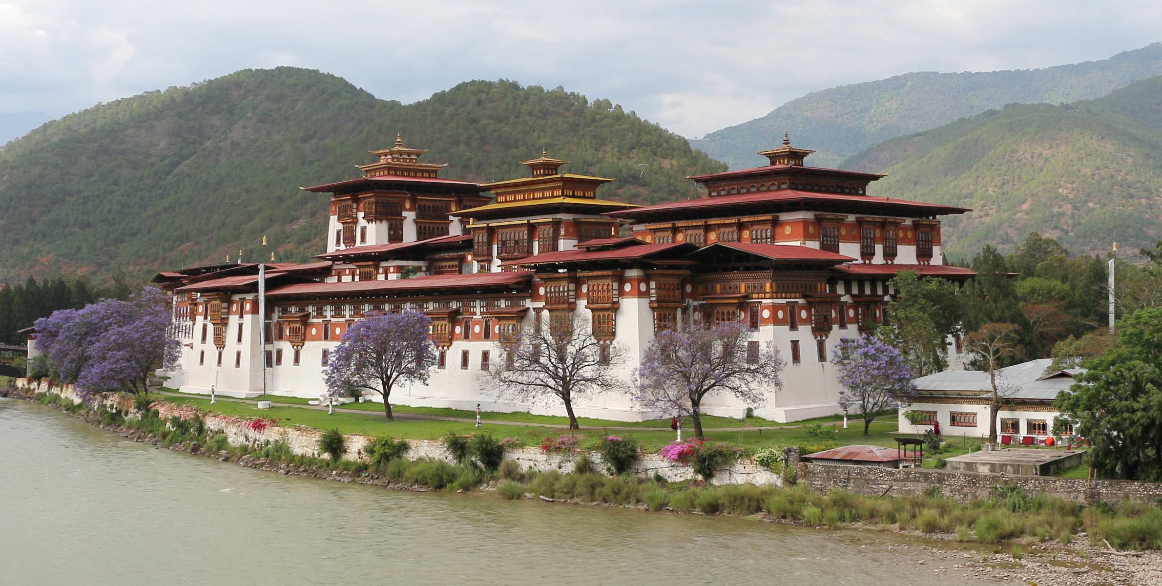 18-intriguing-facts-about-punakha-dzong-with-monastic-sections