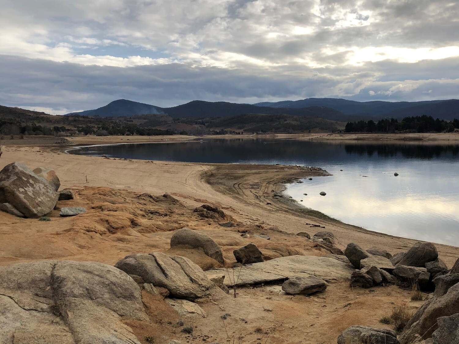 19-enigmatic-facts-about-lake-jindabyne