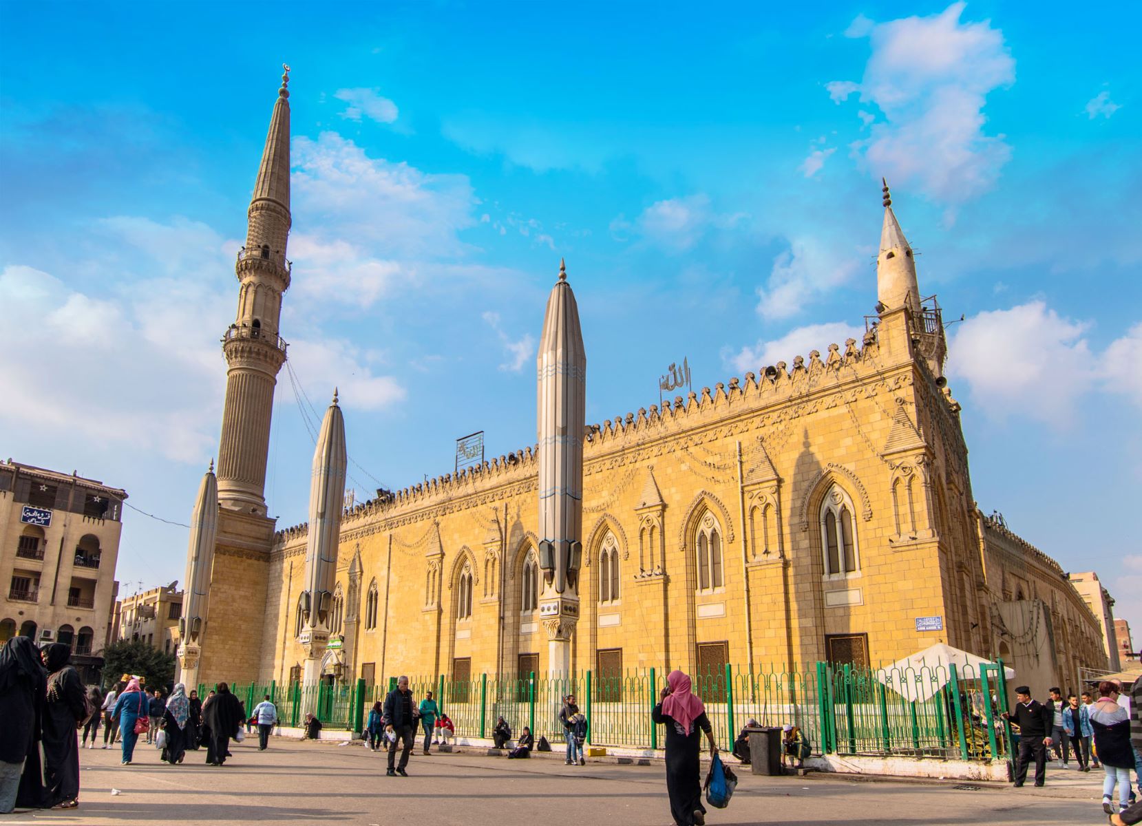 19-unbelievable-facts-about-al-hussein-mosque