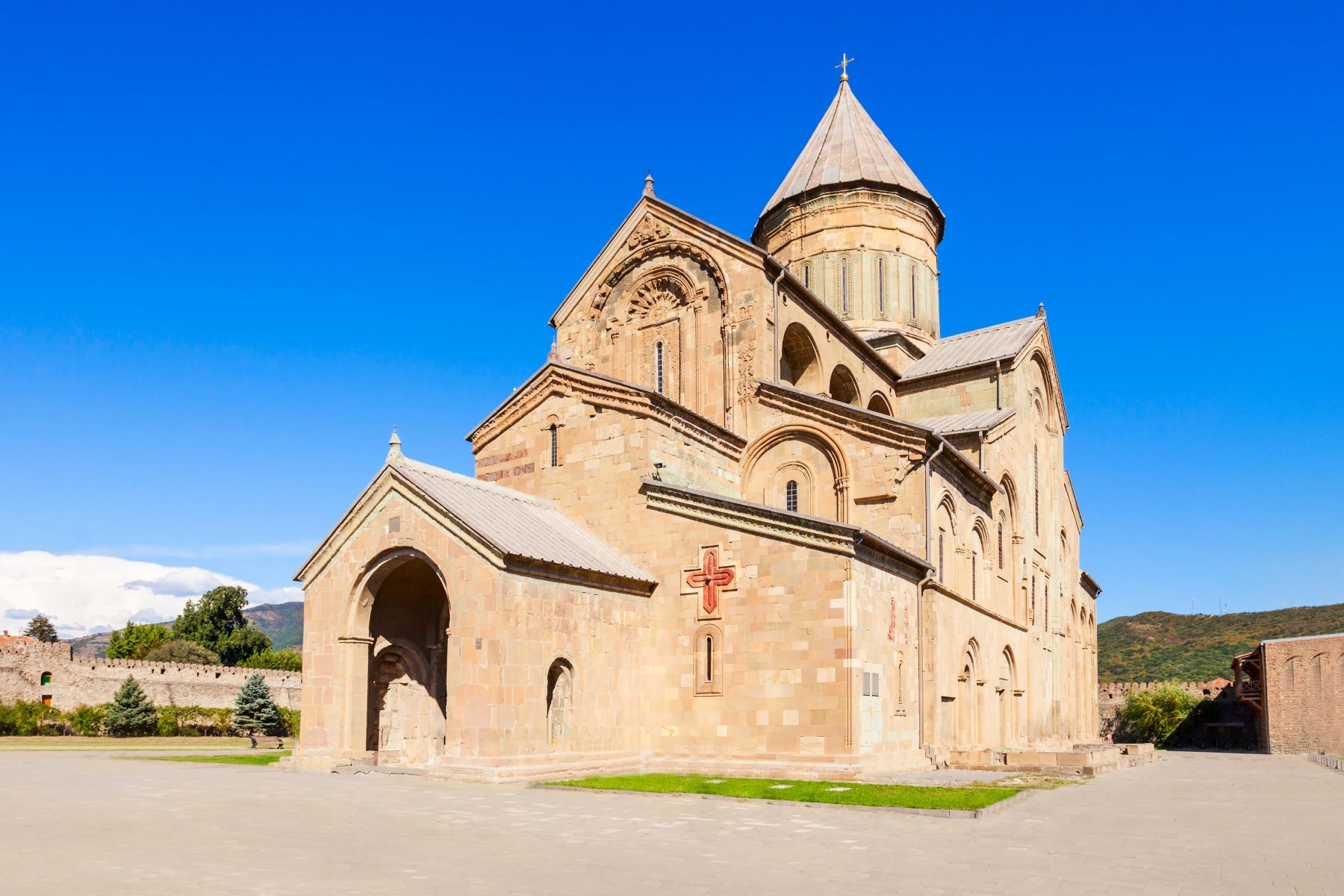 20-astonishing-facts-about-svetitskhoveli-cathedral-includes-monastic-areas