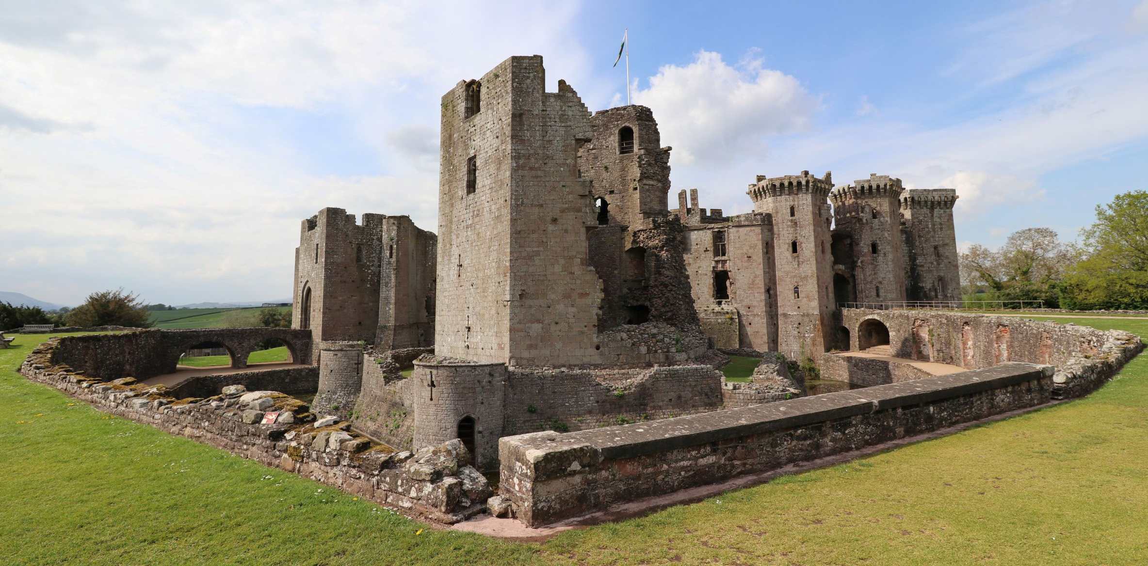 20-mind-blowing-facts-about-raglan-castle