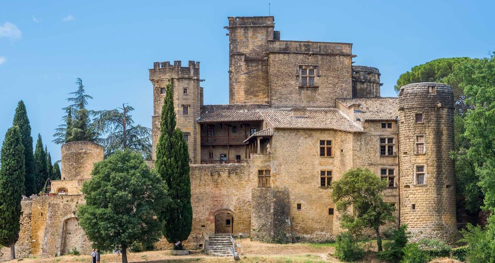 8-astonishing-facts-about-chateau-de-lourmarin