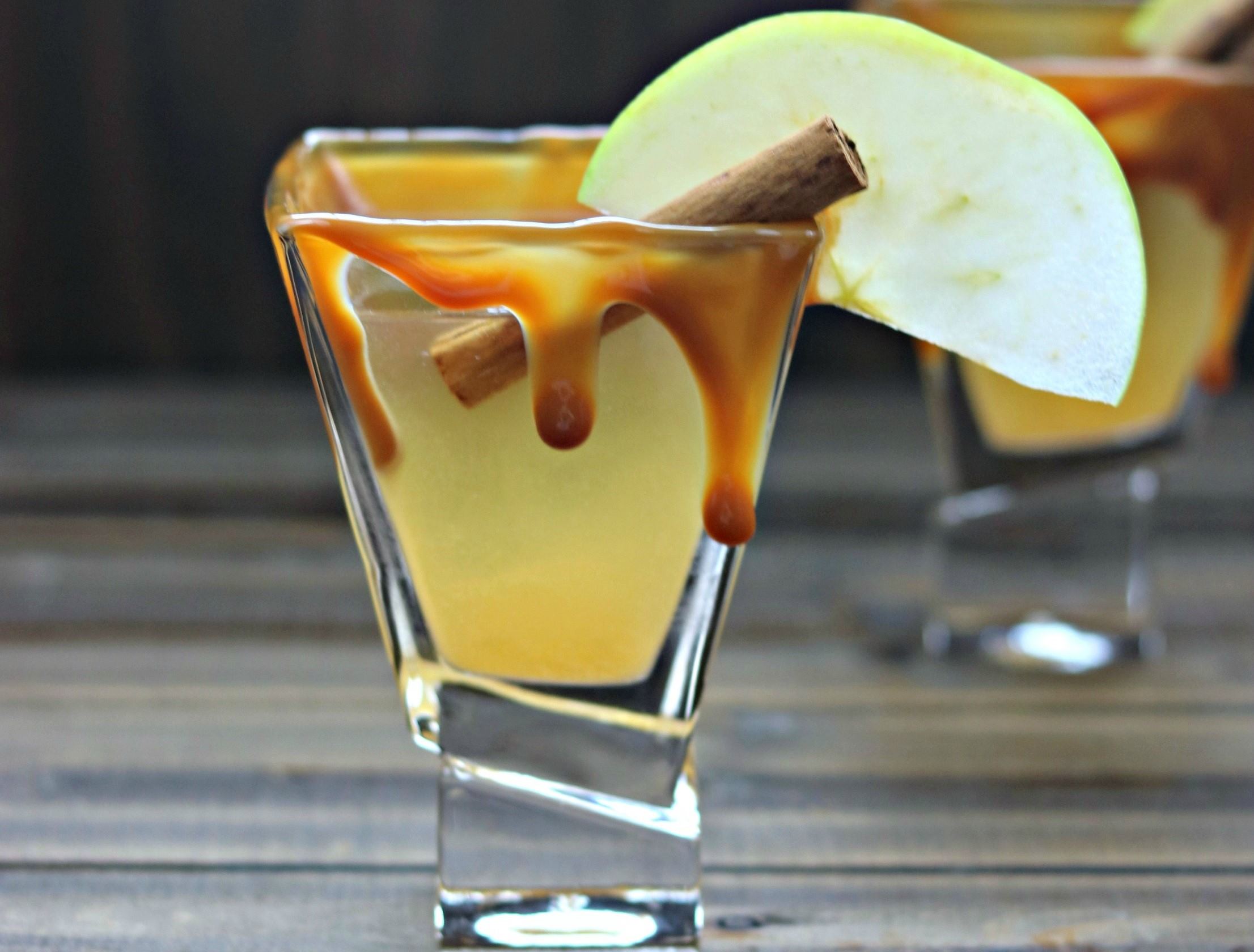 8-astonishing-facts-about-salted-caramel-apple-martini
