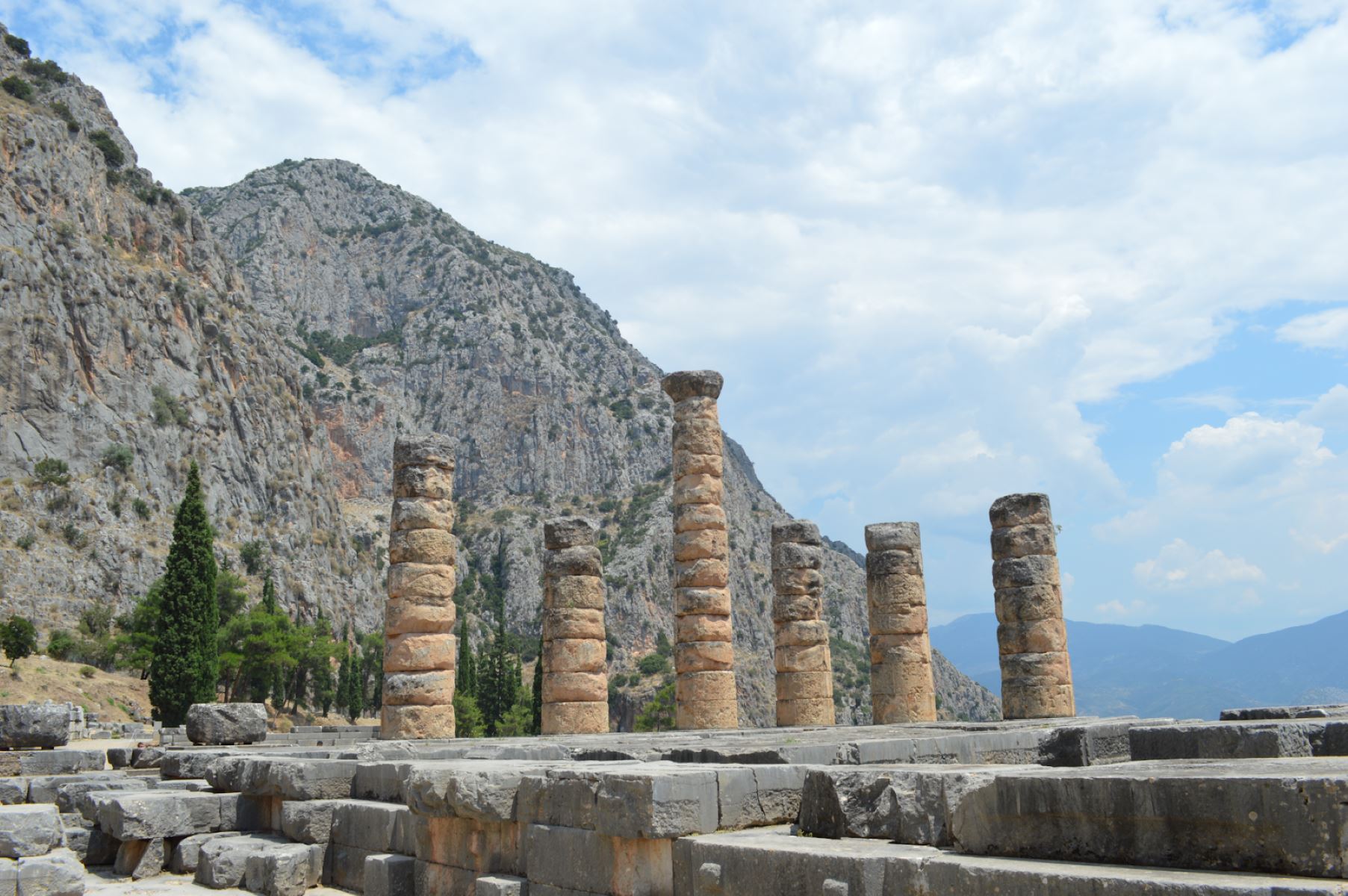 8-astounding-facts-about-temple-of-apollo-at-delphi