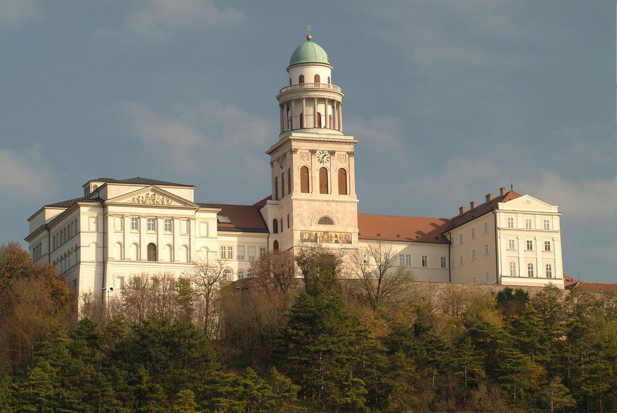 8-mind-blowing-facts-about-pannonhalma-archabbey