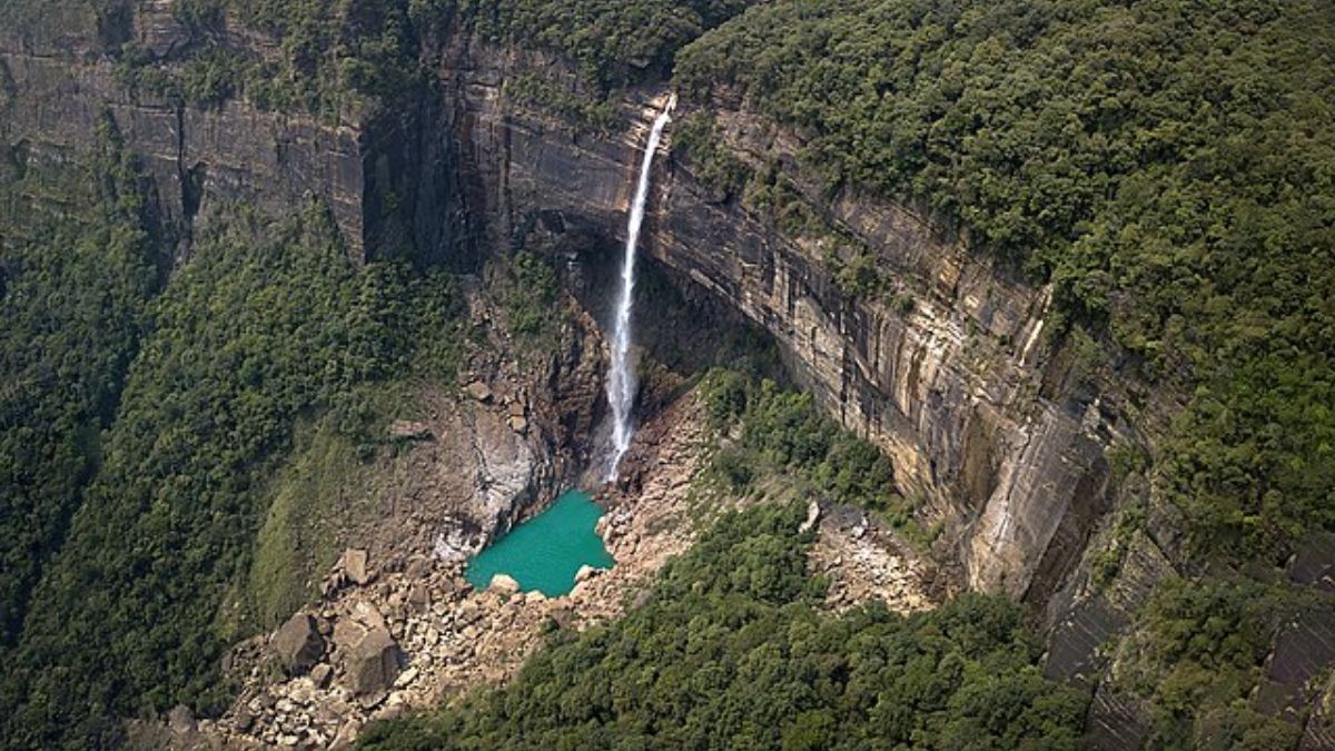 8-surprising-facts-about-nohkalikai-falls