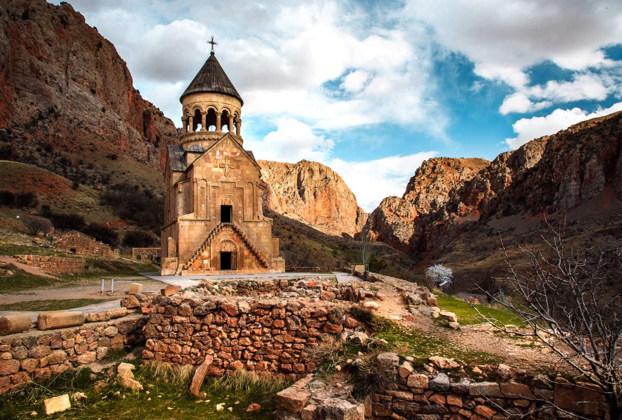8-unbelievable-facts-about-noravank-monastery