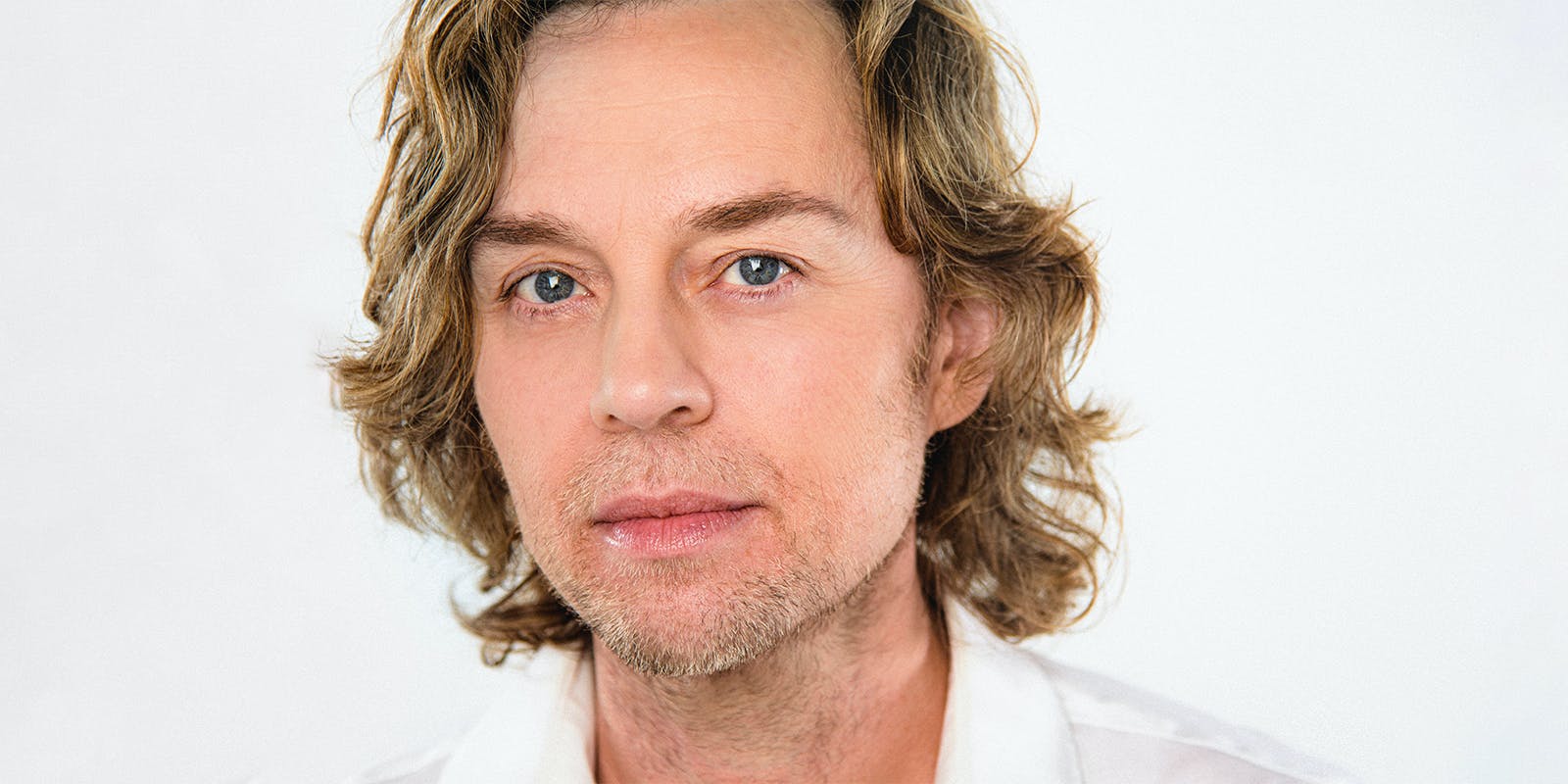 10 Extraordinary Facts About Darren Hayes - Facts.net