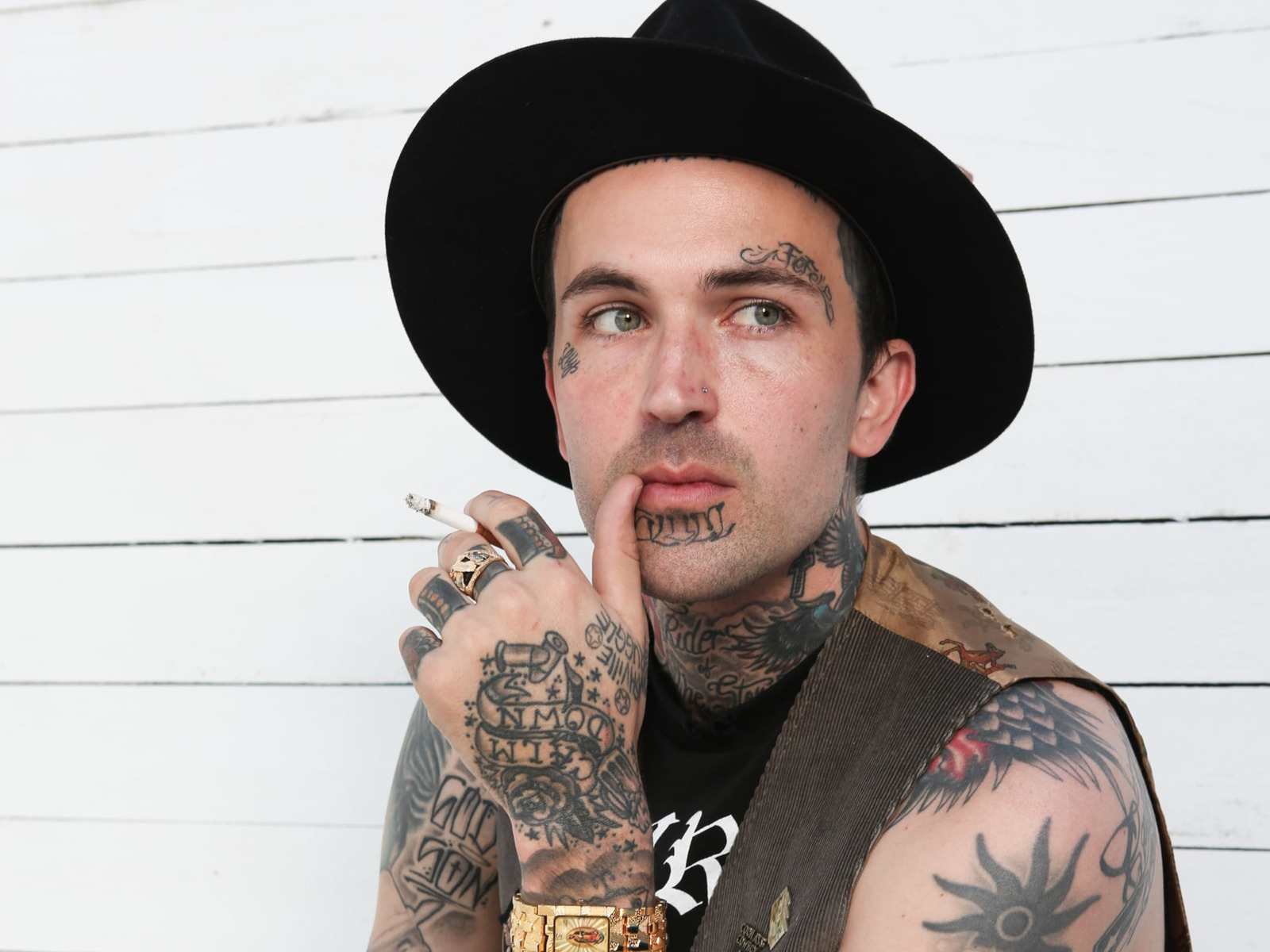 10-extraordinary-facts-about-yelawolf