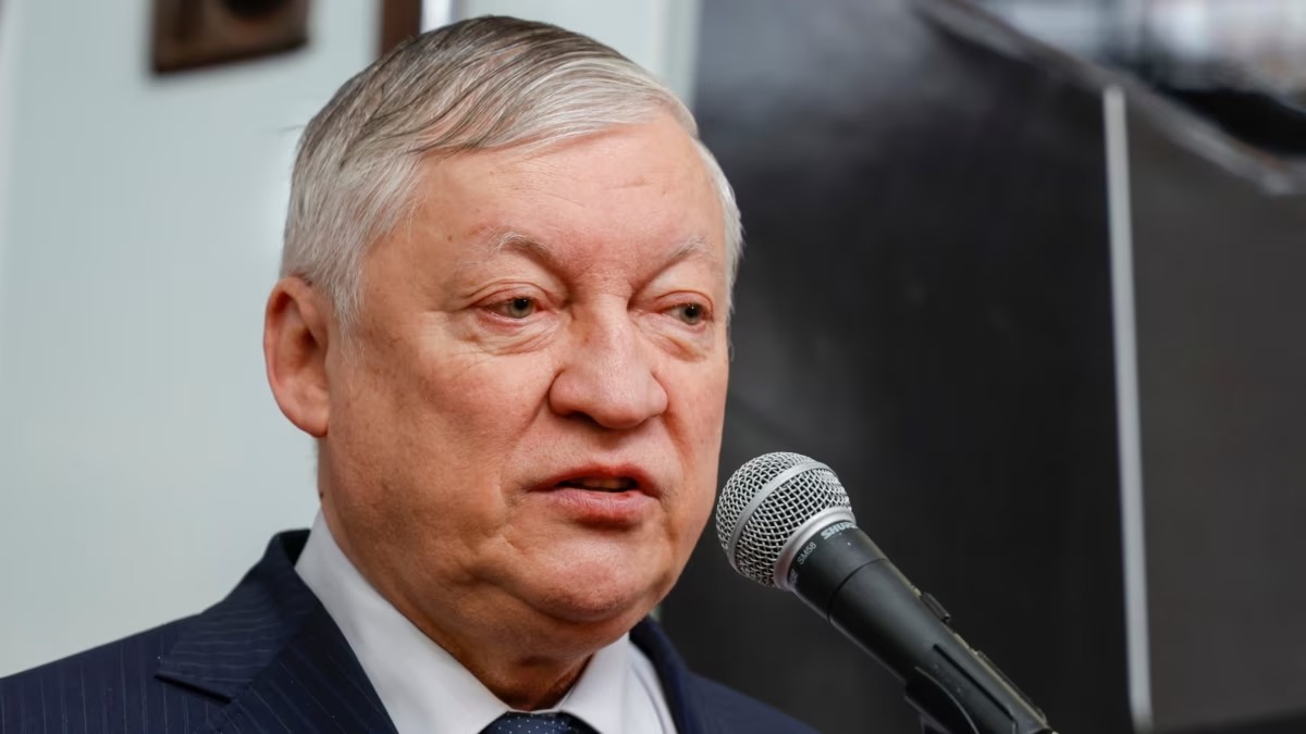 Anatoly Karpov falls under new EU sanctions, he will not be able to enter  the EU and his assets in EU will be frozen. : r/AnarchyChess