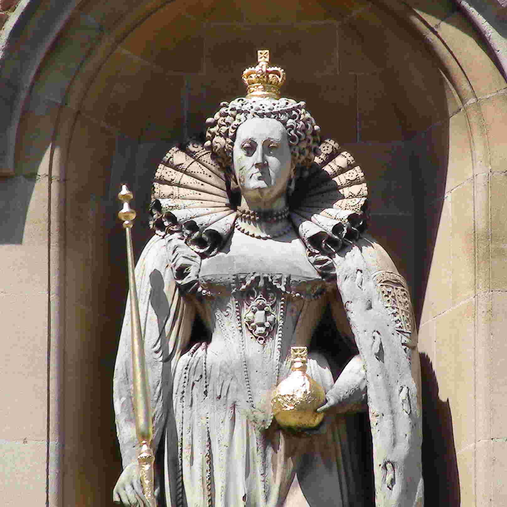 12-astonishing-facts-about-the-queen-elizabeth-i-statue